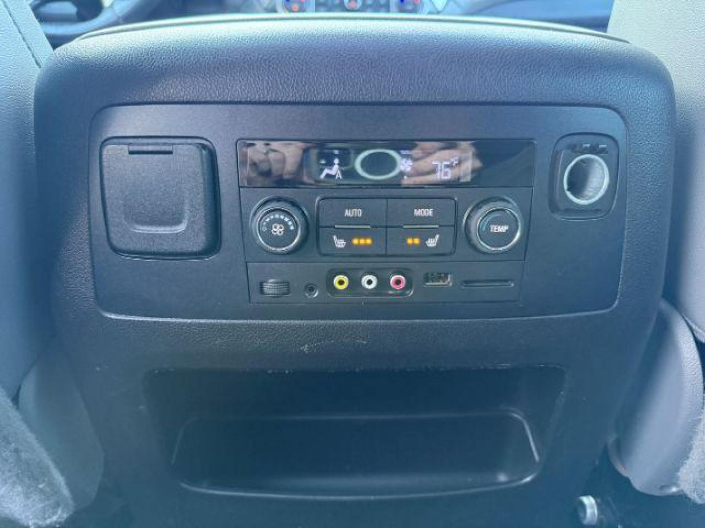 2015 SILVER /Jet Black Chevrolet Suburban 1500 (1GNSKJKC4FR) with an EcoTec3 53L V-8 gasoline direct injection engine, Automatic transmission, located at 1175 N Woodruff Ave, Idaho Falls, ID, 83401, 43.506901, -111.999657 - At Timberline Auto, finding a great deal on your next vehicle is always easy! Our experienced sales staff's goal is to help find you the right vehicle at the right price! Our knowledgeable finance department has options for almost any credit score. We offer extended service contract options to prote - Photo#29