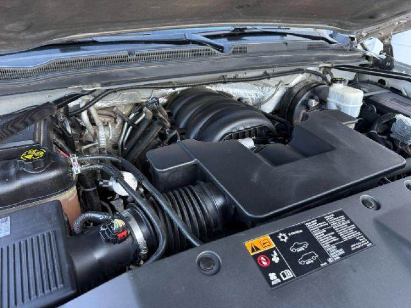 2015 SILVER /Jet Black Chevrolet Suburban 1500 (1GNSKJKC4FR) with an EcoTec3 53L V-8 gasoline direct injection engine, Automatic transmission, located at 1175 N Woodruff Ave, Idaho Falls, ID, 83401, 43.506901, -111.999657 - At Timberline Auto, finding a great deal on your next vehicle is always easy! Our experienced sales staff's goal is to help find you the right vehicle at the right price! Our knowledgeable finance department has options for almost any credit score. We offer extended service contract options to prote - Photo#31