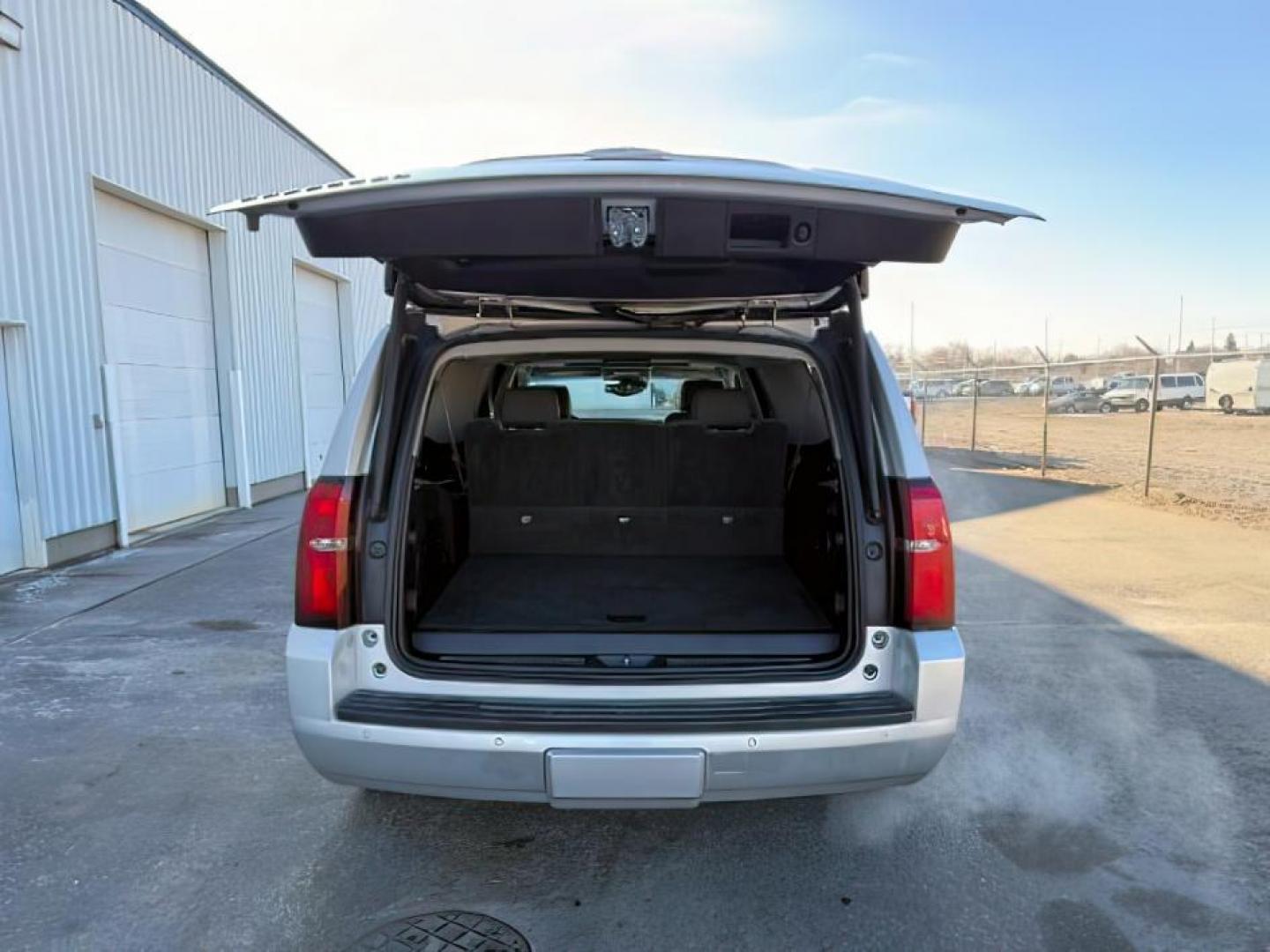2015 SILVER /Jet Black Chevrolet Suburban 1500 (1GNSKJKC4FR) with an EcoTec3 53L V-8 gasoline direct injection engine, Automatic transmission, located at 1175 N Woodruff Ave, Idaho Falls, ID, 83401, 43.506901, -111.999657 - At Timberline Auto, finding a great deal on your next vehicle is always easy! Our experienced sales staff's goal is to help find you the right vehicle at the right price! Our knowledgeable finance department has options for almost any credit score. We offer extended service contract options to prote - Photo#5