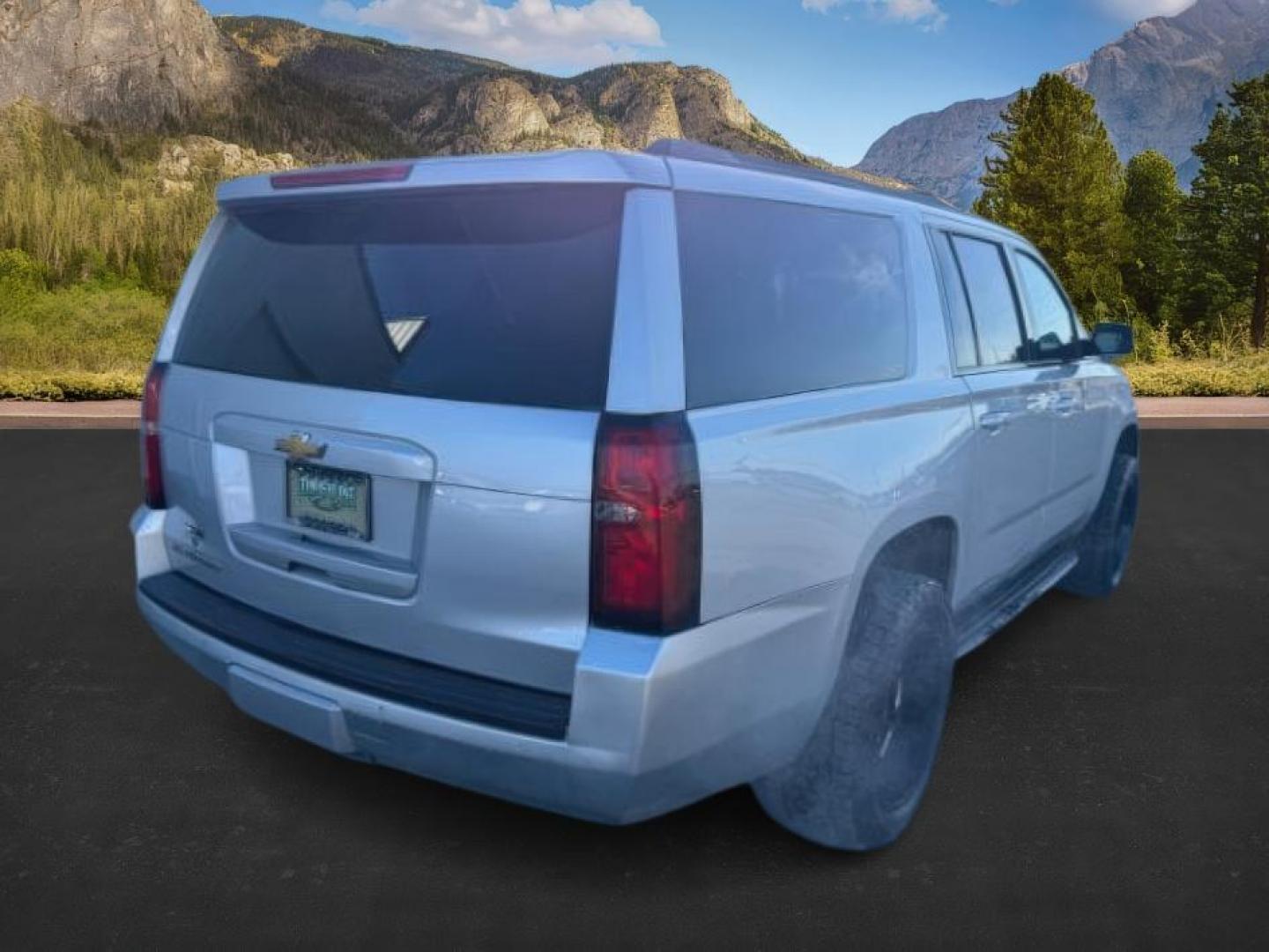 2015 SILVER /Jet Black Chevrolet Suburban 1500 (1GNSKJKC4FR) with an EcoTec3 53L V-8 gasoline direct injection engine, Automatic transmission, located at 1175 N Woodruff Ave, Idaho Falls, ID, 83401, 43.506901, -111.999657 - At Timberline Auto, finding a great deal on your next vehicle is always easy! Our experienced sales staff's goal is to help find you the right vehicle at the right price! Our knowledgeable finance department has options for almost any credit score. We offer extended service contract options to prote - Photo#9