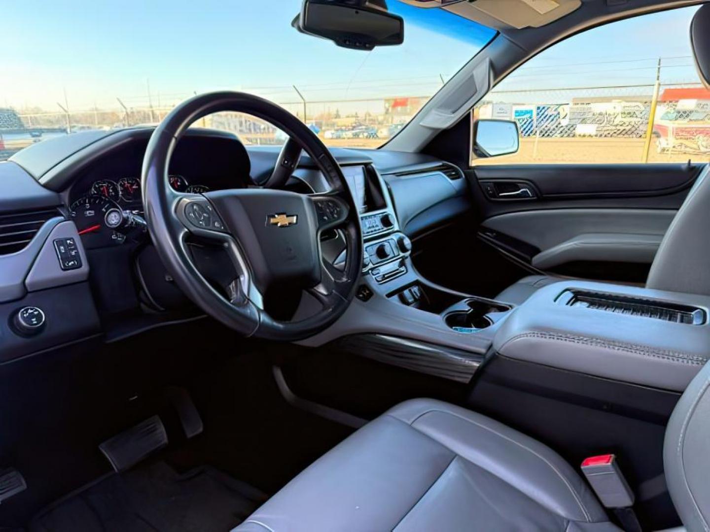 2015 SILVER /Jet Black Chevrolet Suburban 1500 (1GNSKJKC4FR) with an EcoTec3 53L V-8 gasoline direct injection engine, Automatic transmission, located at 1175 N Woodruff Ave, Idaho Falls, ID, 83401, 43.506901, -111.999657 - At Timberline Auto, finding a great deal on your next vehicle is always easy! Our experienced sales staff's goal is to help find you the right vehicle at the right price! Our knowledgeable finance department has options for almost any credit score. We offer extended service contract options to prote - Photo#17