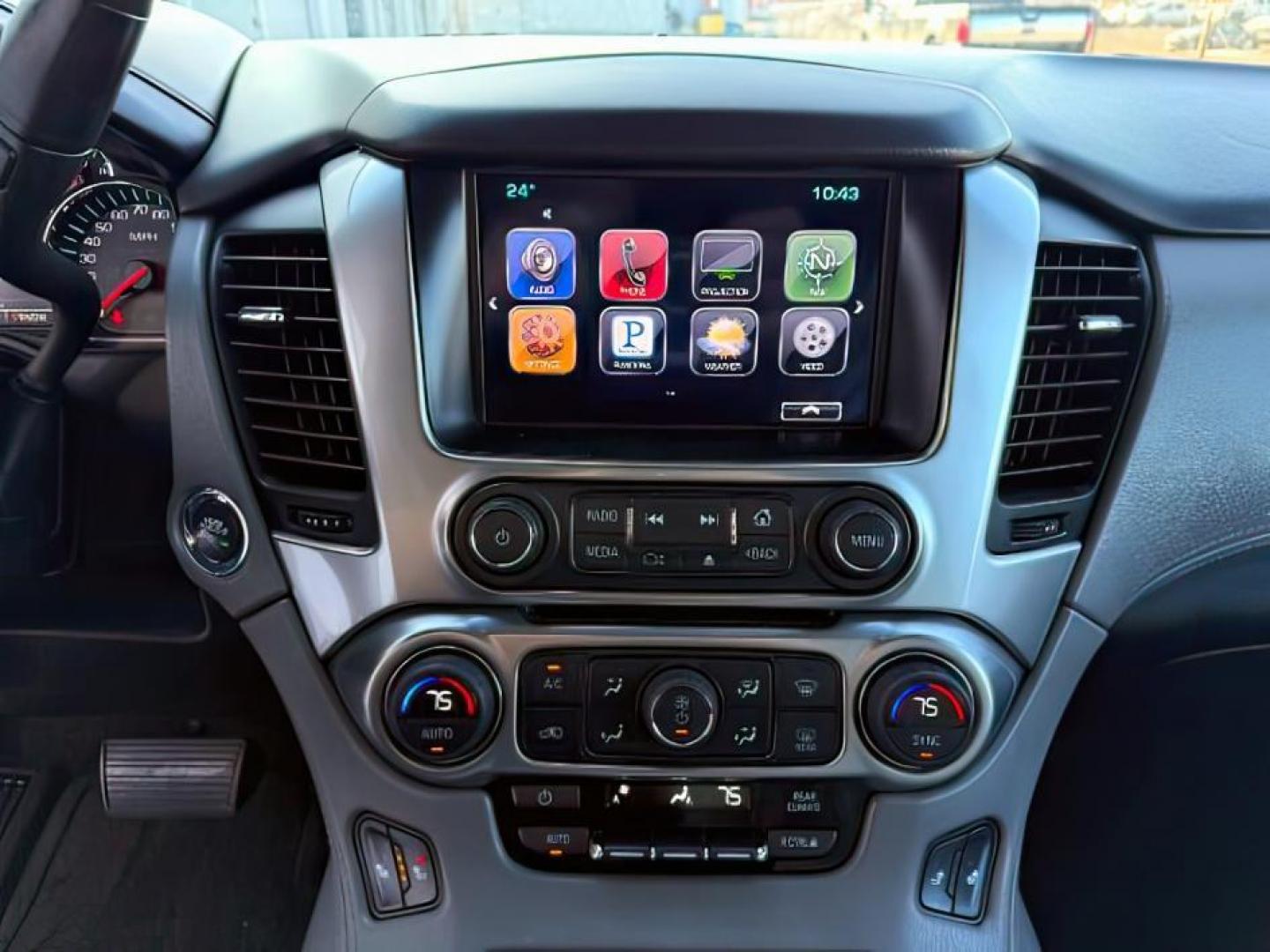 2015 SILVER /Jet Black Chevrolet Suburban 1500 (1GNSKJKC4FR) with an EcoTec3 53L V-8 gasoline direct injection engine, Automatic transmission, located at 1175 N Woodruff Ave, Idaho Falls, ID, 83401, 43.506901, -111.999657 - At Timberline Auto, finding a great deal on your next vehicle is always easy! Our experienced sales staff's goal is to help find you the right vehicle at the right price! Our knowledgeable finance department has options for almost any credit score. We offer extended service contract options to prote - Photo#19