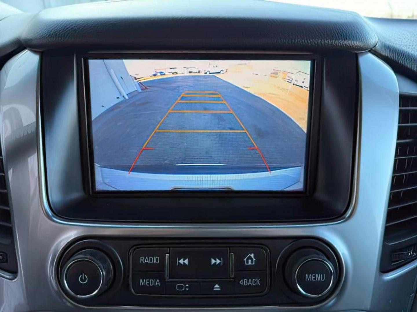 2015 SILVER /Jet Black Chevrolet Suburban 1500 (1GNSKJKC4FR) with an EcoTec3 53L V-8 gasoline direct injection engine, Automatic transmission, located at 1175 N Woodruff Ave, Idaho Falls, ID, 83401, 43.506901, -111.999657 - At Timberline Auto, finding a great deal on your next vehicle is always easy! Our experienced sales staff's goal is to help find you the right vehicle at the right price! Our knowledgeable finance department has options for almost any credit score. We offer extended service contract options to prote - Photo#20