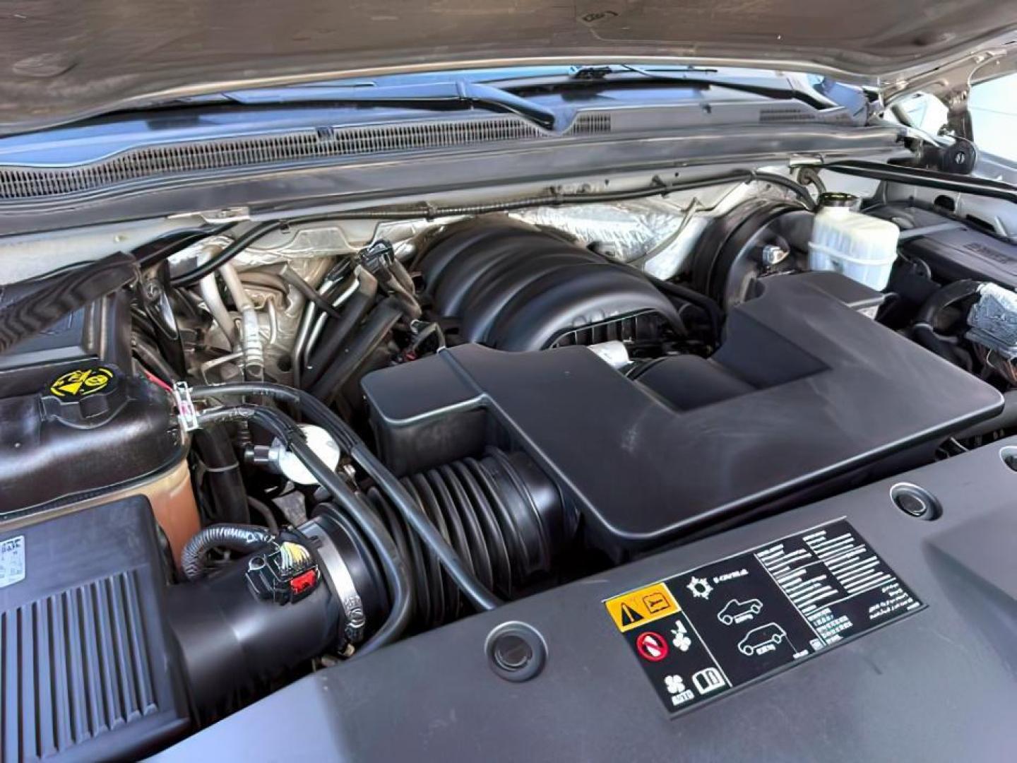 2015 SILVER /Jet Black Chevrolet Suburban 1500 (1GNSKJKC4FR) with an EcoTec3 53L V-8 gasoline direct injection engine, Automatic transmission, located at 1175 N Woodruff Ave, Idaho Falls, ID, 83401, 43.506901, -111.999657 - At Timberline Auto, finding a great deal on your next vehicle is always easy! Our experienced sales staff's goal is to help find you the right vehicle at the right price! Our knowledgeable finance department has options for almost any credit score. We offer extended service contract options to prote - Photo#31