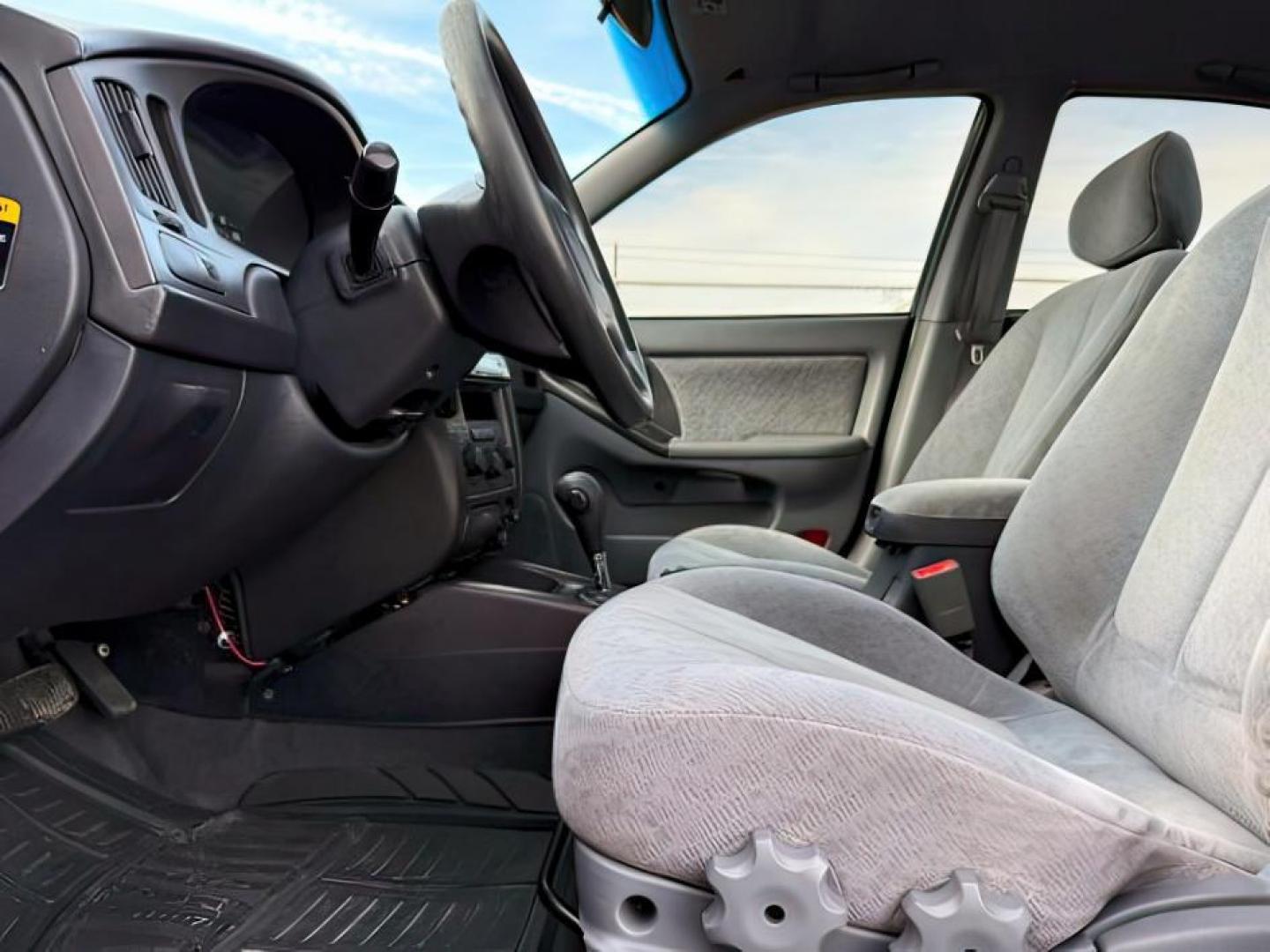 2004 RED /Gray Hyundai Elantra (KMHDN46D04U) with an 2L I-4 DOHC engine, Automatic transmission, located at 1175 N Woodruff Ave, Idaho Falls, ID, 83401, 43.506901, -111.999657 - At Timberline Auto, finding a great deal on your next vehicle is always easy! Our experienced sales staff's goal is to help find you the right vehicle at the right price! Our knowledgeable finance department has options for almost any credit score. We offer extended service contract options to prote - Photo#10