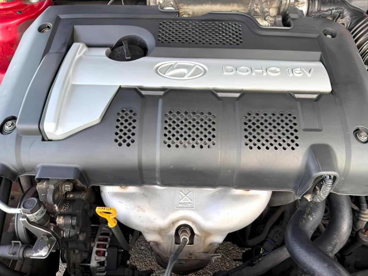 2004 RED /Gray Hyundai Elantra (KMHDN46D04U) with an 2L I-4 DOHC engine, Automatic transmission, located at 1175 N Woodruff Ave, Idaho Falls, ID, 83401, 43.506901, -111.999657 - At Timberline Auto, finding a great deal on your next vehicle is always easy! Our experienced sales staff's goal is to help find you the right vehicle at the right price! Our knowledgeable finance department has options for almost any credit score. We offer extended service contract options to prote - Photo#18