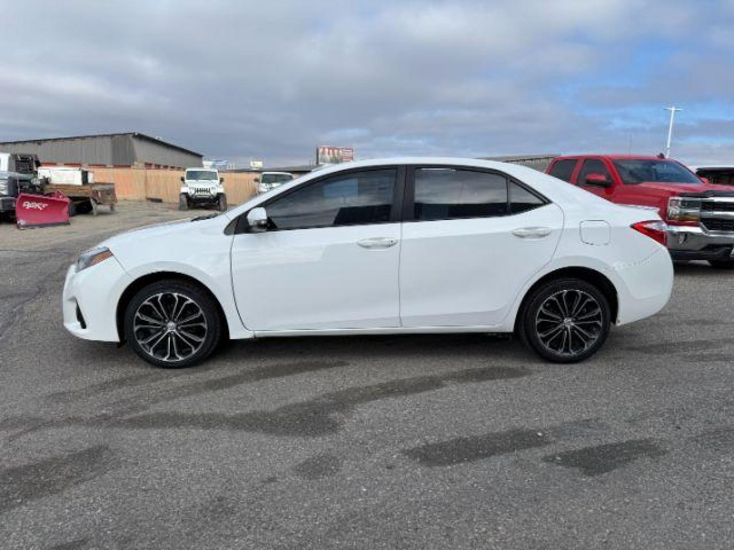 2014 Super White /Black Toyota Corolla (2T1BURHEXEC) with an 18L I-4 DOHC engine, Automatic transmission, located at 1175 N Woodruff Ave, Idaho Falls, ID, 83401, 43.506901, -111.999657 - At Timberline Auto, finding a great deal on your next vehicle is always easy! Our experienced sales staff's goal is to help find you the right vehicle at the right price! Our knowledgeable finance department has options for almost any credit score. We offer extended service contract options to prote - Photo#23