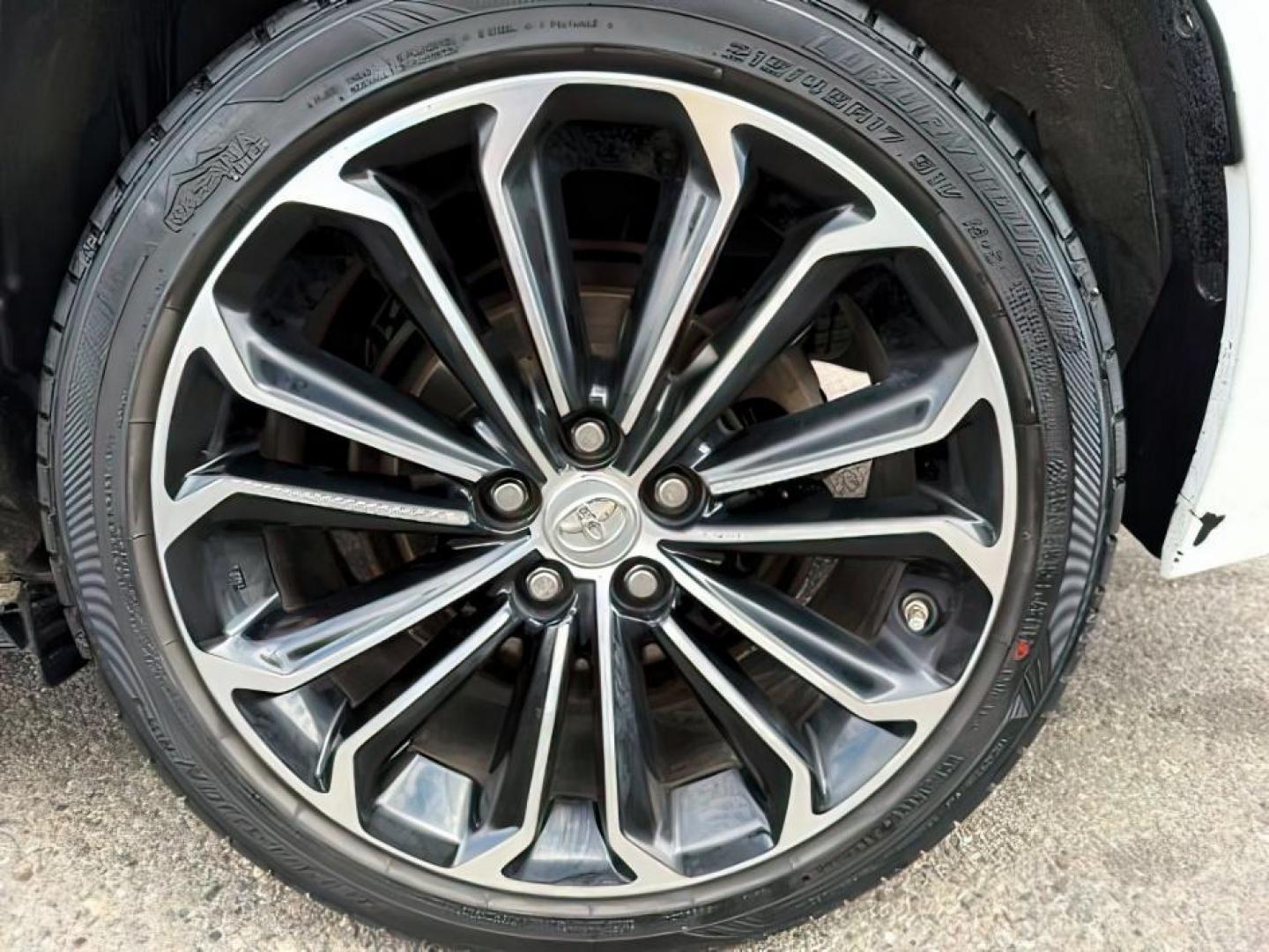 2014 Super White /Black Toyota Corolla (2T1BURHEXEC) with an 18L I-4 DOHC engine, Automatic transmission, located at 1175 N Woodruff Ave, Idaho Falls, ID, 83401, 43.506901, -111.999657 - At Timberline Auto, finding a great deal on your next vehicle is always easy! Our experienced sales staff's goal is to help find you the right vehicle at the right price! Our knowledgeable finance department has options for almost any credit score. We offer extended service contract options to prote - Photo#9