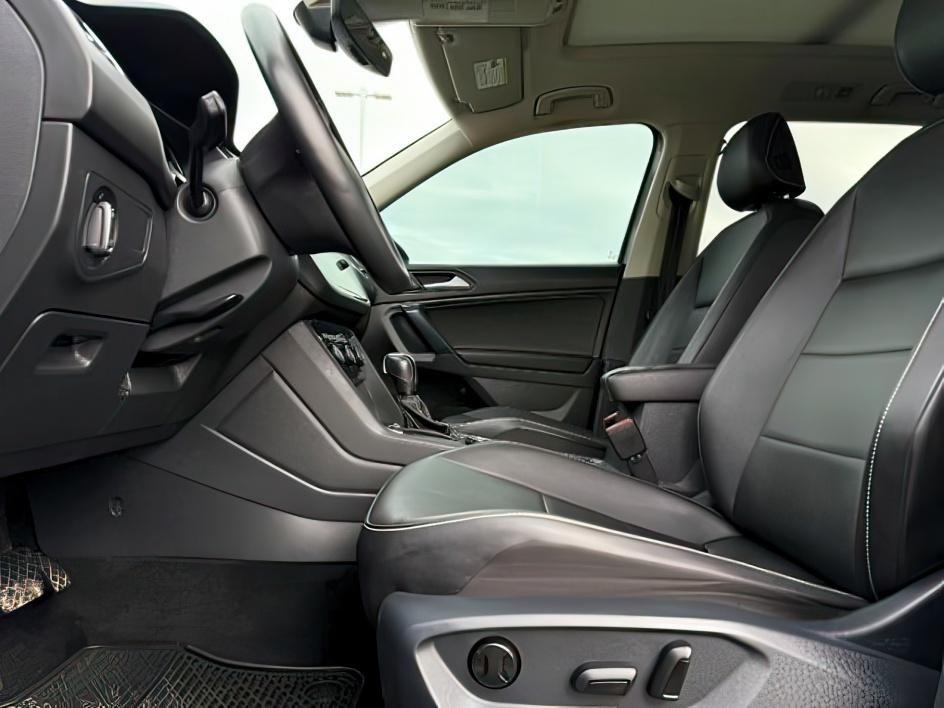 2021 GRAY /Titan Black Volkswagen Tiguan 2.0T SEL (3VV2B7AX1MM) with an 2L I-4 gasoline direct injection engine, AUTOMATIC transmission, located at 1235 N Woodruff Ave., Idaho Falls, 83401, (208) 523-1053, 43.507172, -112.000488- Photo#15