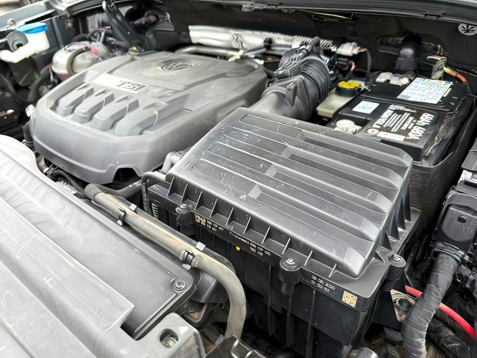 2021 GRAY /Titan Black Volkswagen Tiguan 2.0T SEL (3VV2B7AX1MM) with an 2L I-4 gasoline direct injection engine, AUTOMATIC transmission, located at 1235 N Woodruff Ave., Idaho Falls, 83401, (208) 523-1053, 43.507172, -112.000488- Photo#27