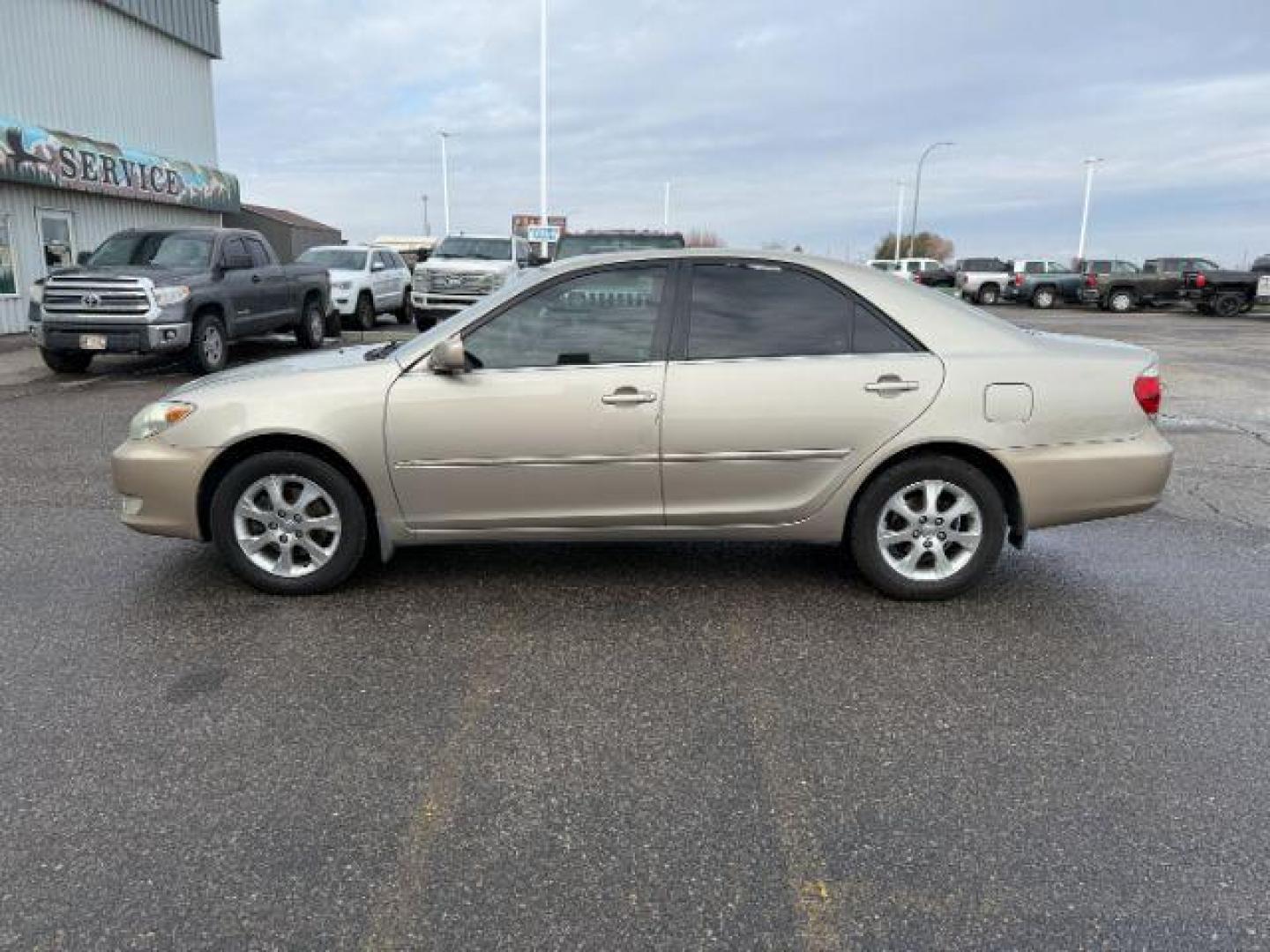 2005 GOLD /CLOTH Toyota Camry (4T1BF30K45U) with an 30L V6 engine, Automatic transmission, located at 1175 N Woodruff Ave, Idaho Falls, ID, 83401, 43.506901, -111.999657 - At Timberline Auto, finding a great deal on your next vehicle is always easy! Our experienced sales staff's goal is to help find you the right vehicle at the right price! Our knowledgeable finance department has options for almost any credit score. We offer extended service contract options to prote - Photo#23