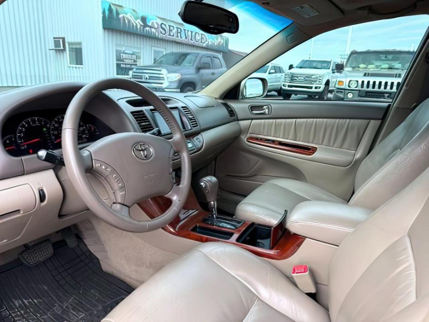 2005 GOLD /CLOTH Toyota Camry (4T1BF30K45U) with an 30L V6 engine, Automatic transmission, located at 1175 N Woodruff Ave, Idaho Falls, ID, 83401, 43.506901, -111.999657 - At Timberline Auto, finding a great deal on your next vehicle is always easy! Our experienced sales staff's goal is to help find you the right vehicle at the right price! Our knowledgeable finance department has options for almost any credit score. We offer extended service contract options to prote - Photo#11