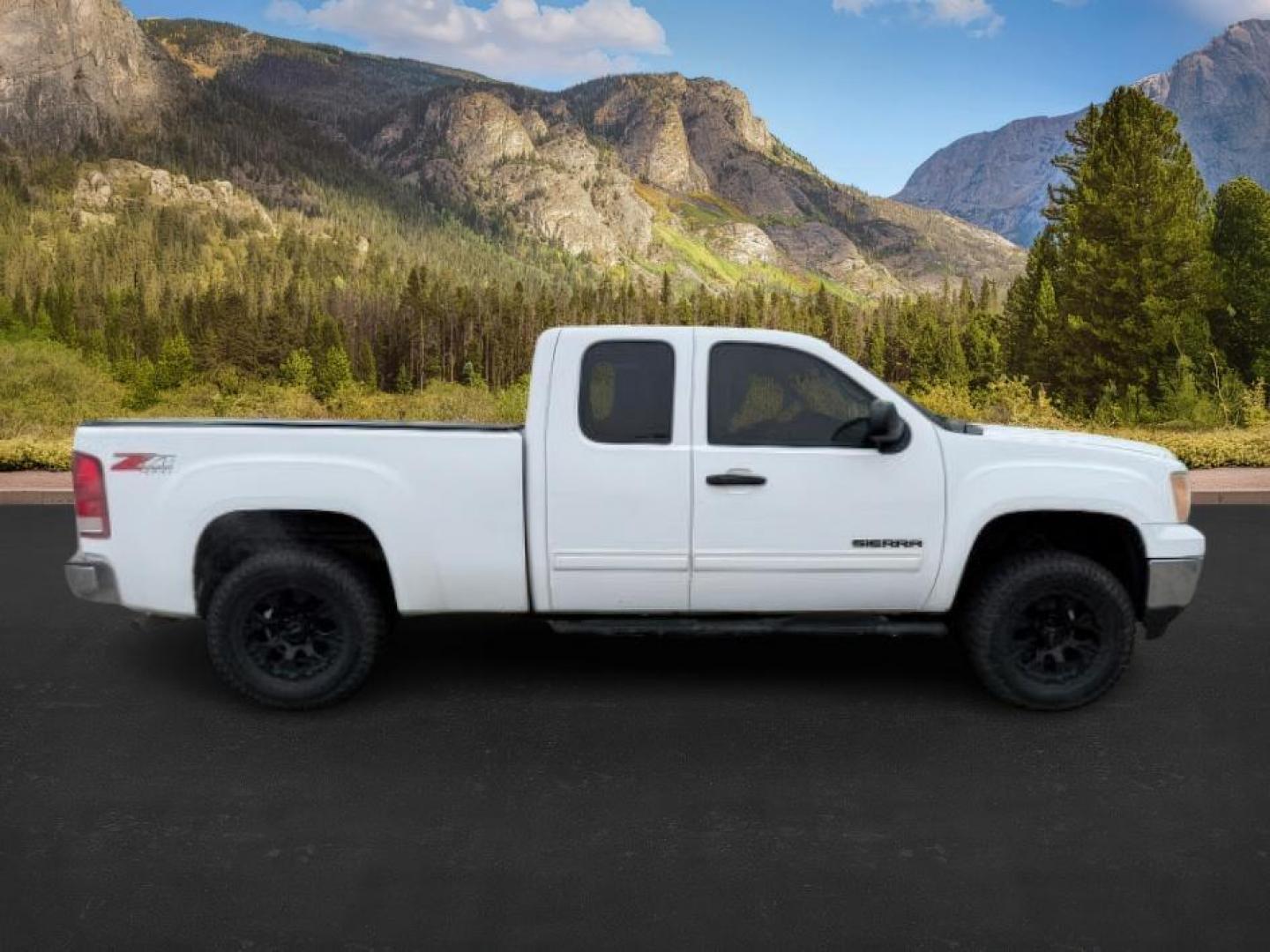 2011 WHITE /Ebony GMC Sierra 1500 (1GTR2VE32BZ) with an 53L V8 VORTEC engine, Automatic transmission, located at 1175 N Woodruff Ave, Idaho Falls, ID, 83401, 43.506901, -111.999657 - At Timberline Auto, finding a great deal on your next vehicle is always easy! Our experienced sales staff's goal is to help find you the right vehicle at the right price! Our knowledgeable finance department has options for almost any credit score. We offer extended service contract options to prote - Photo#5