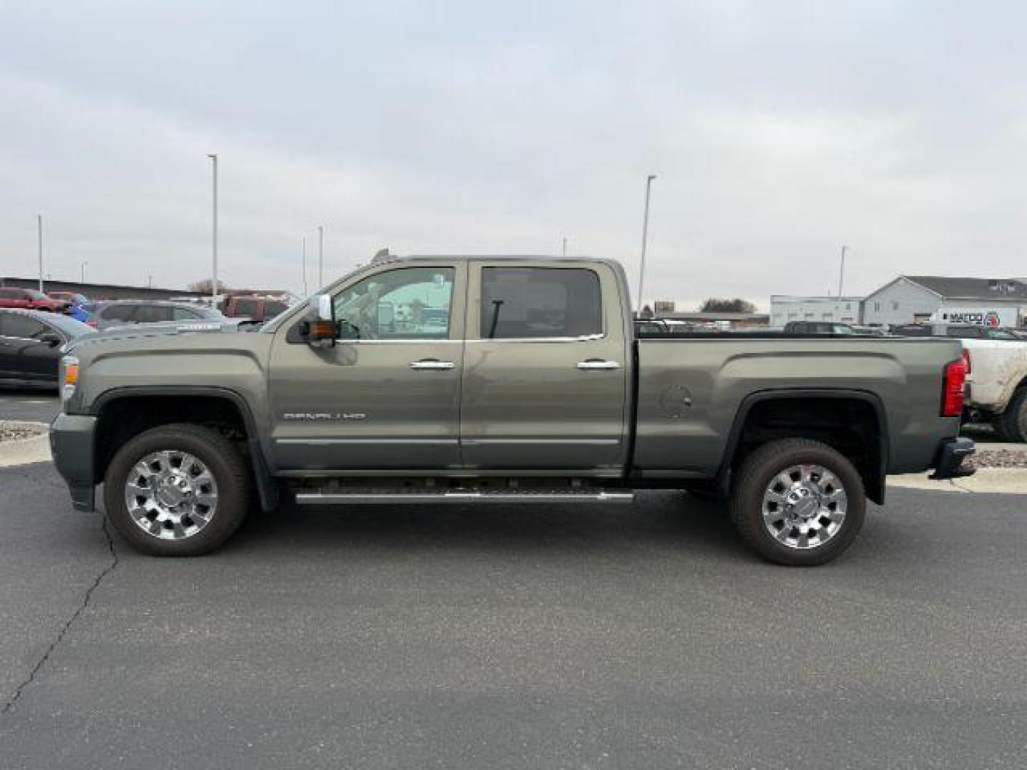 2018 GRAY /Jet Black GMC Sierra 2500HD (1GT12UEY6JF) with an 66L V8 16V OHV TURBO DIESEL engine, Automatic transmission, located at 1175 N Woodruff Ave, Idaho Falls, ID, 83401, 43.506901, -111.999657 - At Timberline Auto, finding a great deal on your next vehicle is always easy! Our experienced sales staff's goal is to help find you the right vehicle at the right price! Our knowledgeable finance department has options for almost any credit score. We offer extended service contract options to prote - Photo#1
