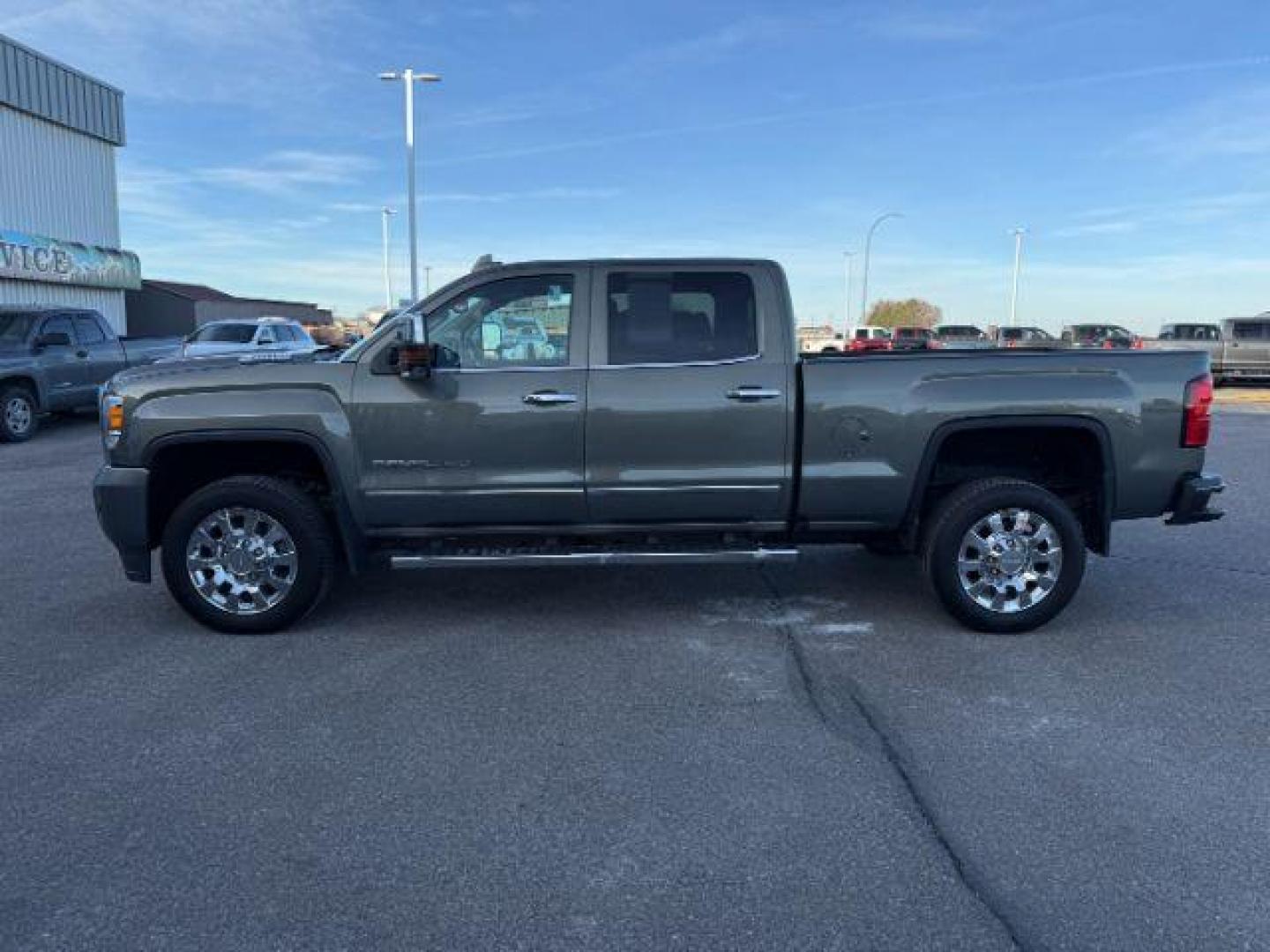 2018 GRAY /Jet Black GMC Sierra 2500HD (1GT12UEY6JF) with an 66L V8 16V OHV TURBO DIESEL engine, Automatic transmission, located at 1175 N Woodruff Ave, Idaho Falls, ID, 83401, 43.506901, -111.999657 - At Timberline Auto, finding a great deal on your next vehicle is always easy! Our experienced sales staff's goal is to help find you the right vehicle at the right price! Our knowledgeable finance department has options for almost any credit score. We offer extended service contract options to prote - Photo#28