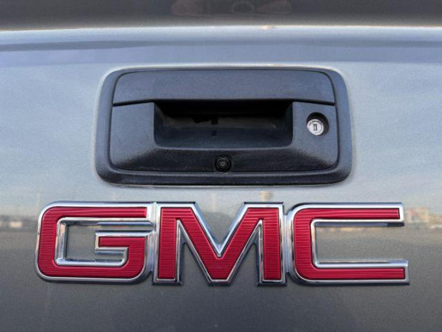 2018 GRAY /Jet Black GMC Sierra 2500HD (1GT12UEY6JF) with an 66L V8 16V OHV TURBO DIESEL engine, Automatic transmission, located at 1175 N Woodruff Ave, Idaho Falls, ID, 83401, 43.506901, -111.999657 - At Timberline Auto, finding a great deal on your next vehicle is always easy! Our experienced sales staff's goal is to help find you the right vehicle at the right price! Our knowledgeable finance department has options for almost any credit score. We offer extended service contract options to prote - Photo#31