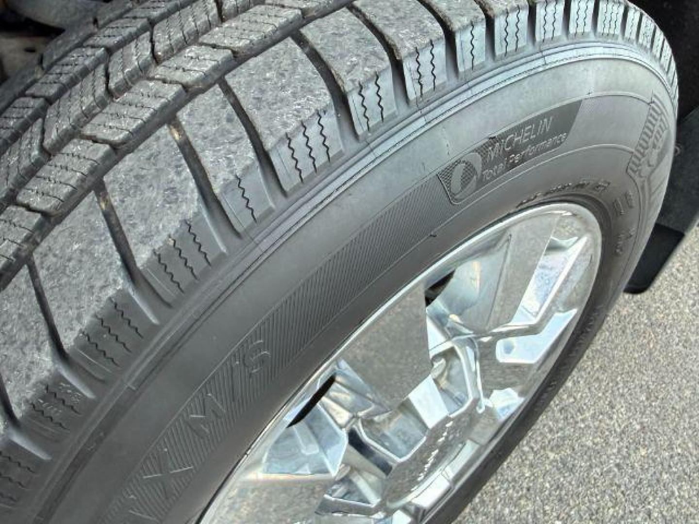 2018 GRAY /Jet Black GMC Sierra 2500HD (1GT12UEY6JF) with an 66L V8 16V OHV TURBO DIESEL engine, Automatic transmission, located at 1175 N Woodruff Ave, Idaho Falls, ID, 83401, 43.506901, -111.999657 - At Timberline Auto, finding a great deal on your next vehicle is always easy! Our experienced sales staff's goal is to help find you the right vehicle at the right price! Our knowledgeable finance department has options for almost any credit score. We offer extended service contract options to prote - Photo#37