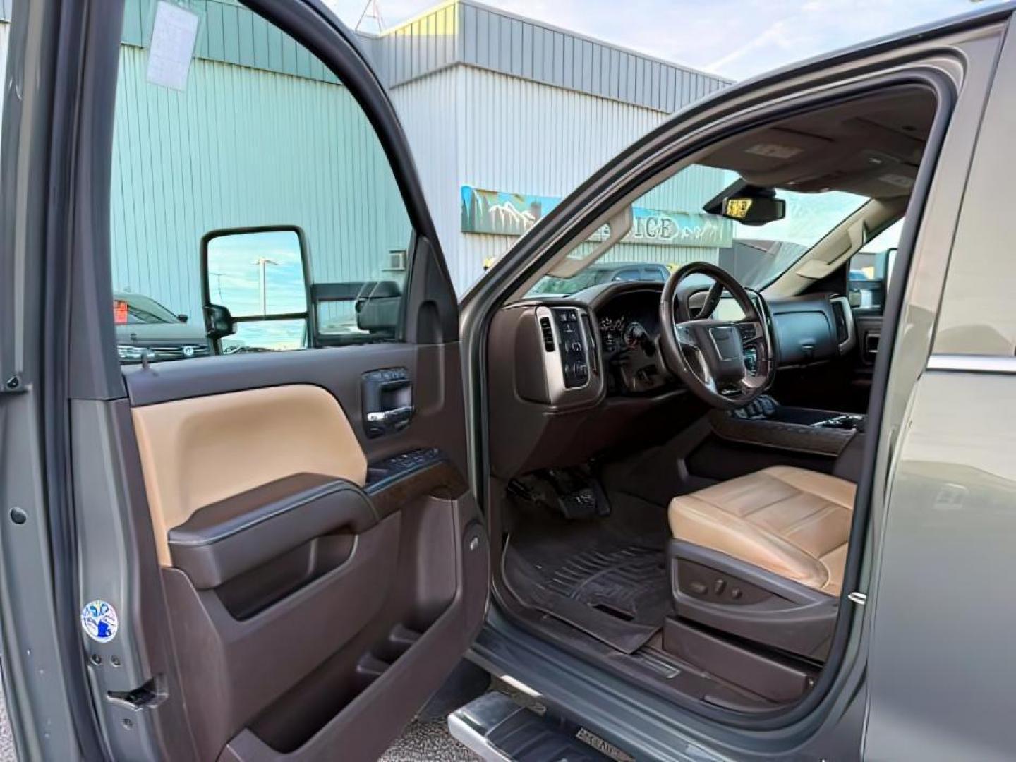 2018 GRAY /Jet Black GMC Sierra 2500HD (1GT12UEY6JF) with an 66L V8 16V OHV TURBO DIESEL engine, Automatic transmission, located at 1175 N Woodruff Ave, Idaho Falls, ID, 83401, 43.506901, -111.999657 - At Timberline Auto, finding a great deal on your next vehicle is always easy! Our experienced sales staff's goal is to help find you the right vehicle at the right price! Our knowledgeable finance department has options for almost any credit score. We offer extended service contract options to prote - Photo#11