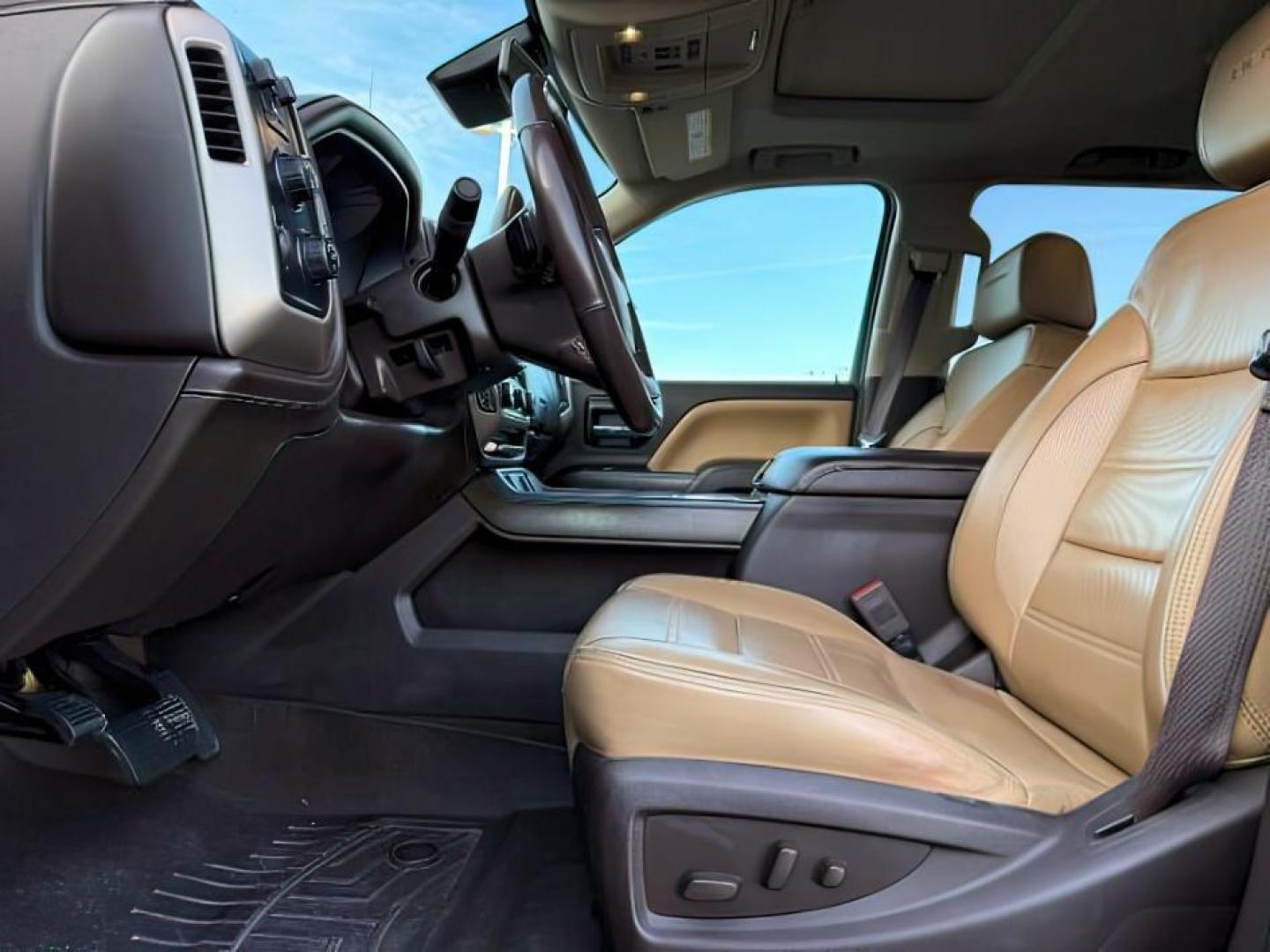 2018 GRAY /Jet Black GMC Sierra 2500HD (1GT12UEY6JF) with an 66L V8 16V OHV TURBO DIESEL engine, Automatic transmission, located at 1175 N Woodruff Ave, Idaho Falls, ID, 83401, 43.506901, -111.999657 - At Timberline Auto, finding a great deal on your next vehicle is always easy! Our experienced sales staff's goal is to help find you the right vehicle at the right price! Our knowledgeable finance department has options for almost any credit score. We offer extended service contract options to prote - Photo#12