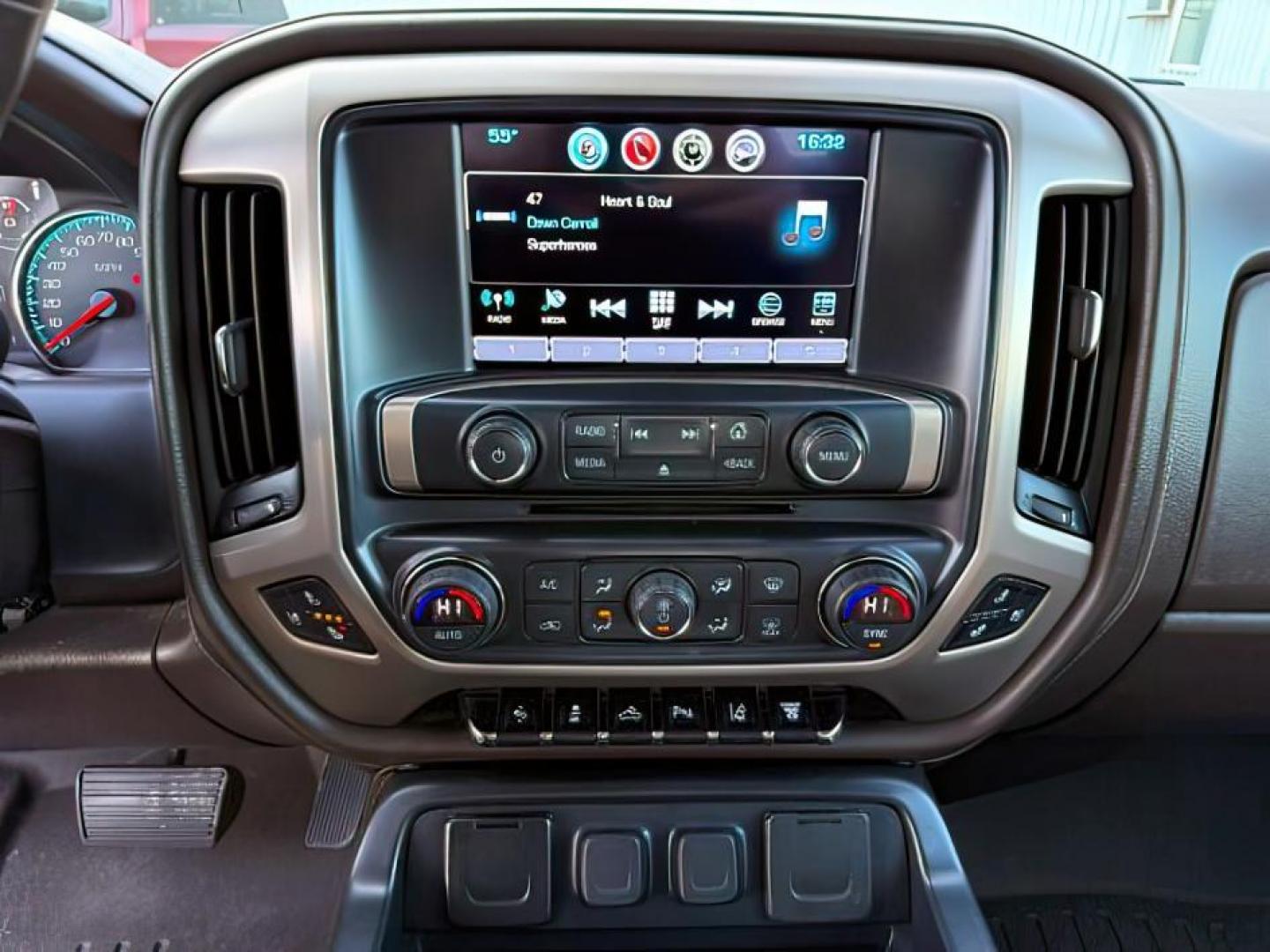 2018 GRAY /Jet Black GMC Sierra 2500HD (1GT12UEY6JF) with an 66L V8 16V OHV TURBO DIESEL engine, Automatic transmission, located at 1175 N Woodruff Ave, Idaho Falls, ID, 83401, 43.506901, -111.999657 - At Timberline Auto, finding a great deal on your next vehicle is always easy! Our experienced sales staff's goal is to help find you the right vehicle at the right price! Our knowledgeable finance department has options for almost any credit score. We offer extended service contract options to prote - Photo#15