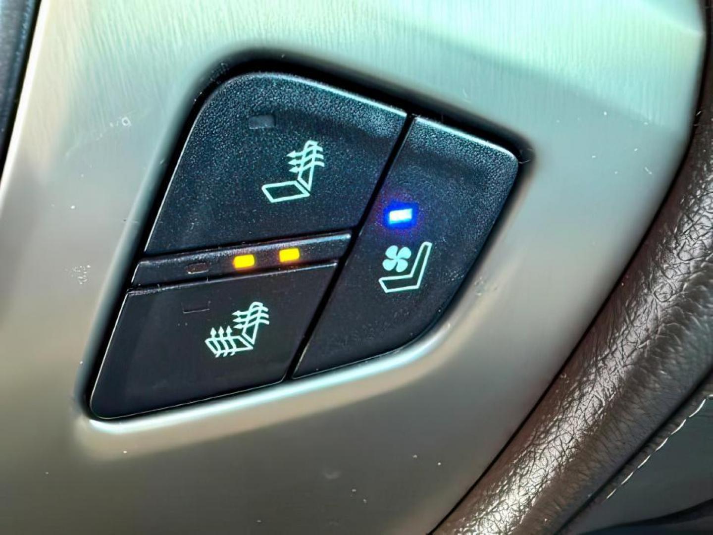 2018 GRAY /Jet Black GMC Sierra 2500HD (1GT12UEY6JF) with an 66L V8 16V OHV TURBO DIESEL engine, Automatic transmission, located at 1175 N Woodruff Ave, Idaho Falls, ID, 83401, 43.506901, -111.999657 - At Timberline Auto, finding a great deal on your next vehicle is always easy! Our experienced sales staff's goal is to help find you the right vehicle at the right price! Our knowledgeable finance department has options for almost any credit score. We offer extended service contract options to prote - Photo#18