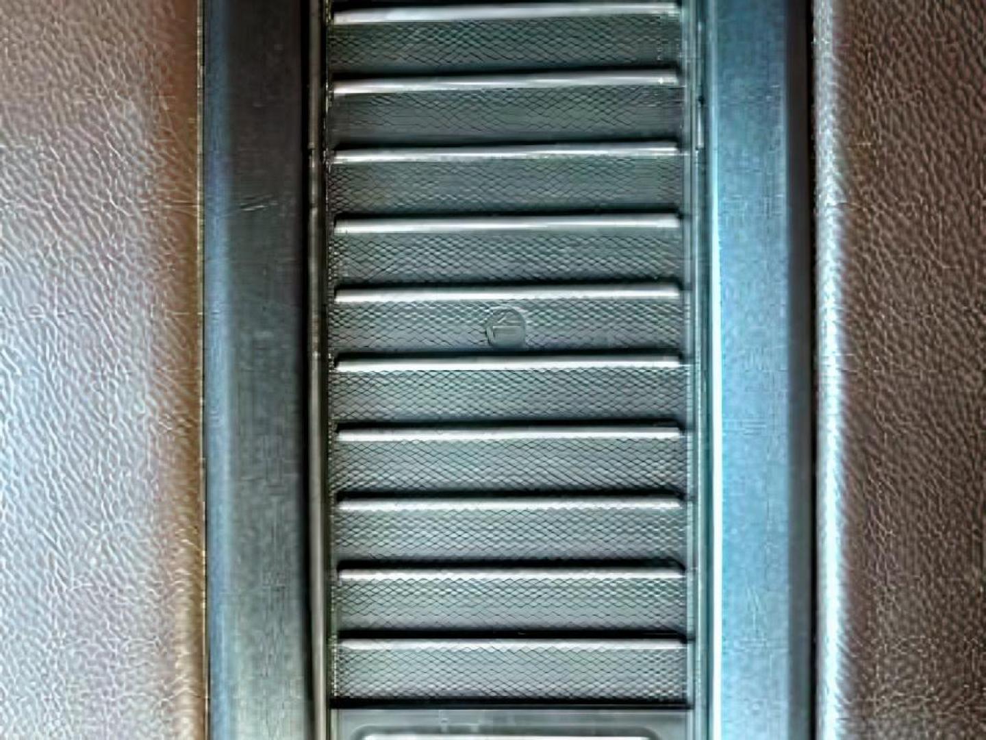 2018 GRAY /Jet Black GMC Sierra 2500HD (1GT12UEY6JF) with an 66L V8 16V OHV TURBO DIESEL engine, Automatic transmission, located at 1175 N Woodruff Ave, Idaho Falls, ID, 83401, 43.506901, -111.999657 - At Timberline Auto, finding a great deal on your next vehicle is always easy! Our experienced sales staff's goal is to help find you the right vehicle at the right price! Our knowledgeable finance department has options for almost any credit score. We offer extended service contract options to prote - Photo#21