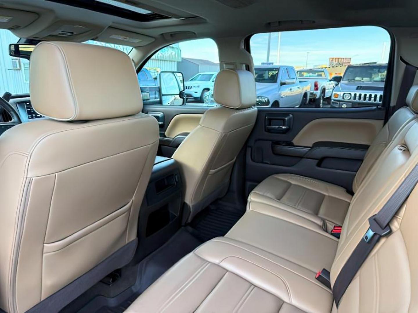 2018 GRAY /Jet Black GMC Sierra 2500HD (1GT12UEY6JF) with an 66L V8 16V OHV TURBO DIESEL engine, Automatic transmission, located at 1175 N Woodruff Ave, Idaho Falls, ID, 83401, 43.506901, -111.999657 - At Timberline Auto, finding a great deal on your next vehicle is always easy! Our experienced sales staff's goal is to help find you the right vehicle at the right price! Our knowledgeable finance department has options for almost any credit score. We offer extended service contract options to prote - Photo#25