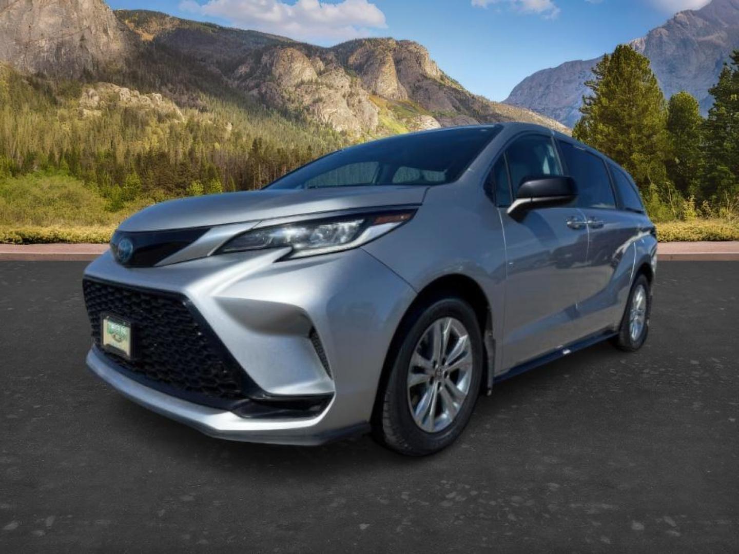 2022 SILVER /Graphite Toyota Sienna (5TDGSKFC3NS) with an Dynamic Force 25L I-4 portdirect injection engine, Automatic transmission, located at 1175 N Woodruff Ave, Idaho Falls, ID, 83401, 43.506901, -111.999657 - At Timberline Auto, finding a great deal on your next vehicle is always easy! Our experienced sales staff's goal is to help find you the right vehicle at the right price! Our knowledgeable finance department has options for almost any credit score. We offer extended service contract options to prote - Photo#0
