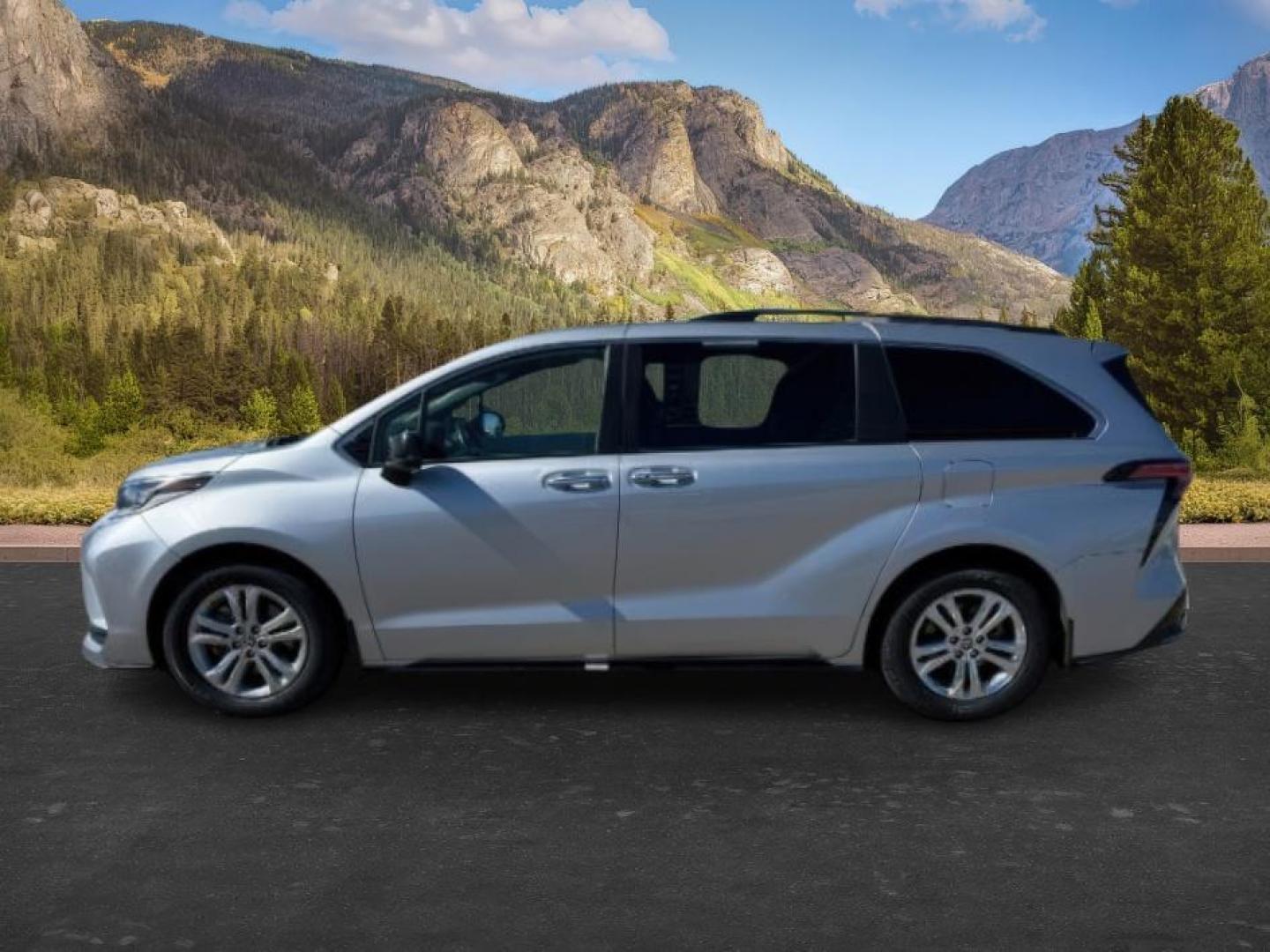 2022 SILVER /Graphite Toyota Sienna (5TDGSKFC3NS) with an Dynamic Force 25L I-4 portdirect injection engine, Automatic transmission, located at 1175 N Woodruff Ave, Idaho Falls, ID, 83401, 43.506901, -111.999657 - At Timberline Auto, finding a great deal on your next vehicle is always easy! Our experienced sales staff's goal is to help find you the right vehicle at the right price! Our knowledgeable finance department has options for almost any credit score. We offer extended service contract options to prote - Photo#1