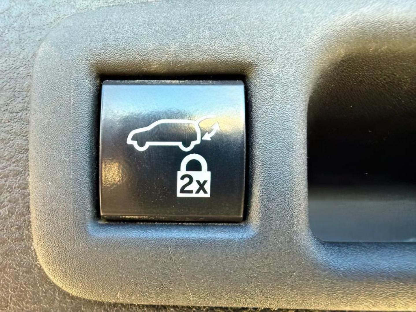 2022 SILVER /Graphite Toyota Sienna (5TDGSKFC3NS) with an Dynamic Force 25L I-4 portdirect injection engine, Automatic transmission, located at 1175 N Woodruff Ave, Idaho Falls, ID, 83401, 43.506901, -111.999657 - At Timberline Auto, finding a great deal on your next vehicle is always easy! Our experienced sales staff's goal is to help find you the right vehicle at the right price! Our knowledgeable finance department has options for almost any credit score. We offer extended service contract options to prote - Photo#6