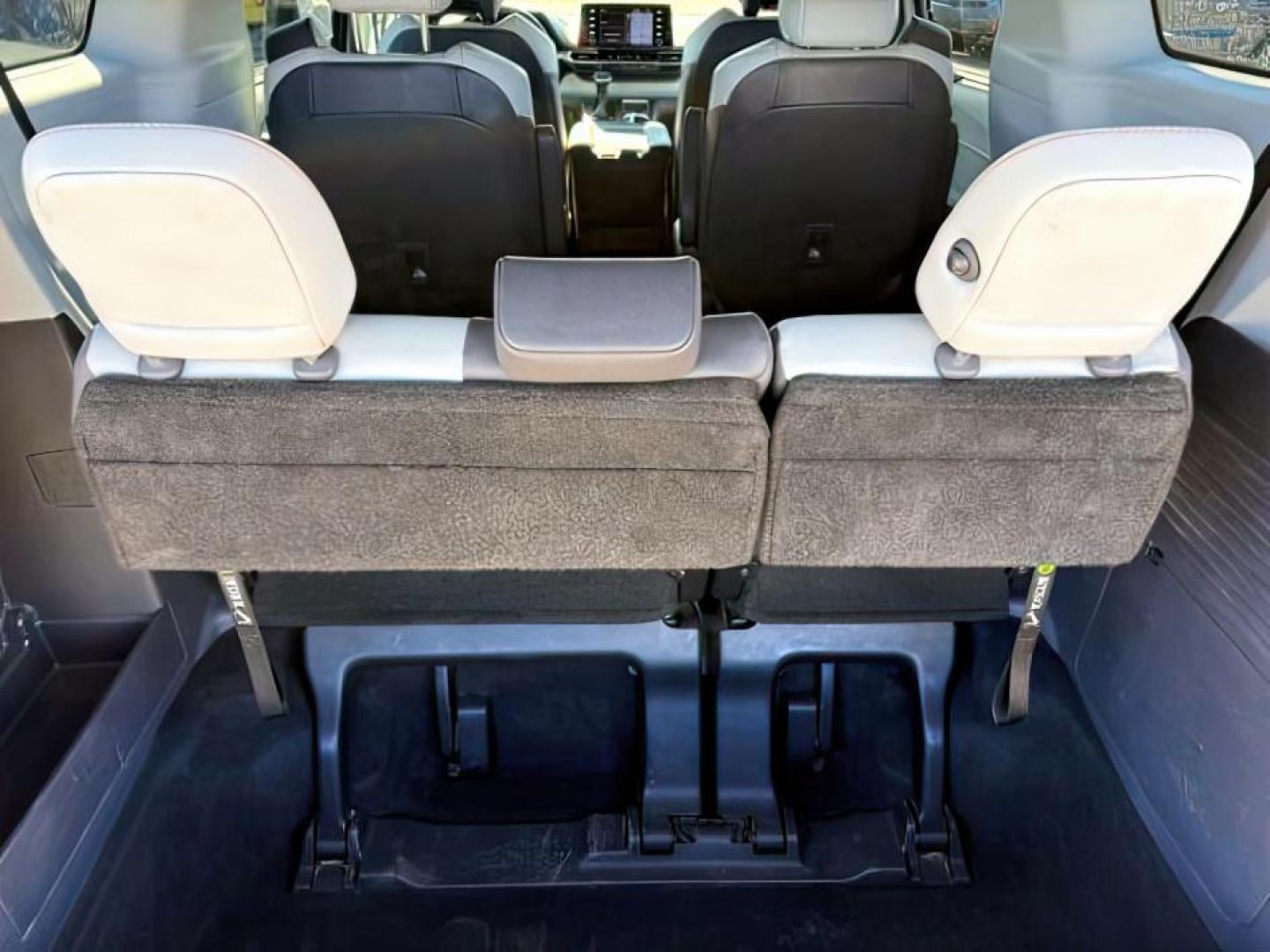 2022 SILVER /Graphite Toyota Sienna (5TDGSKFC3NS) with an Dynamic Force 25L I-4 portdirect injection engine, Automatic transmission, located at 1175 N Woodruff Ave, Idaho Falls, ID, 83401, 43.506901, -111.999657 - At Timberline Auto, finding a great deal on your next vehicle is always easy! Our experienced sales staff's goal is to help find you the right vehicle at the right price! Our knowledgeable finance department has options for almost any credit score. We offer extended service contract options to prote - Photo#7