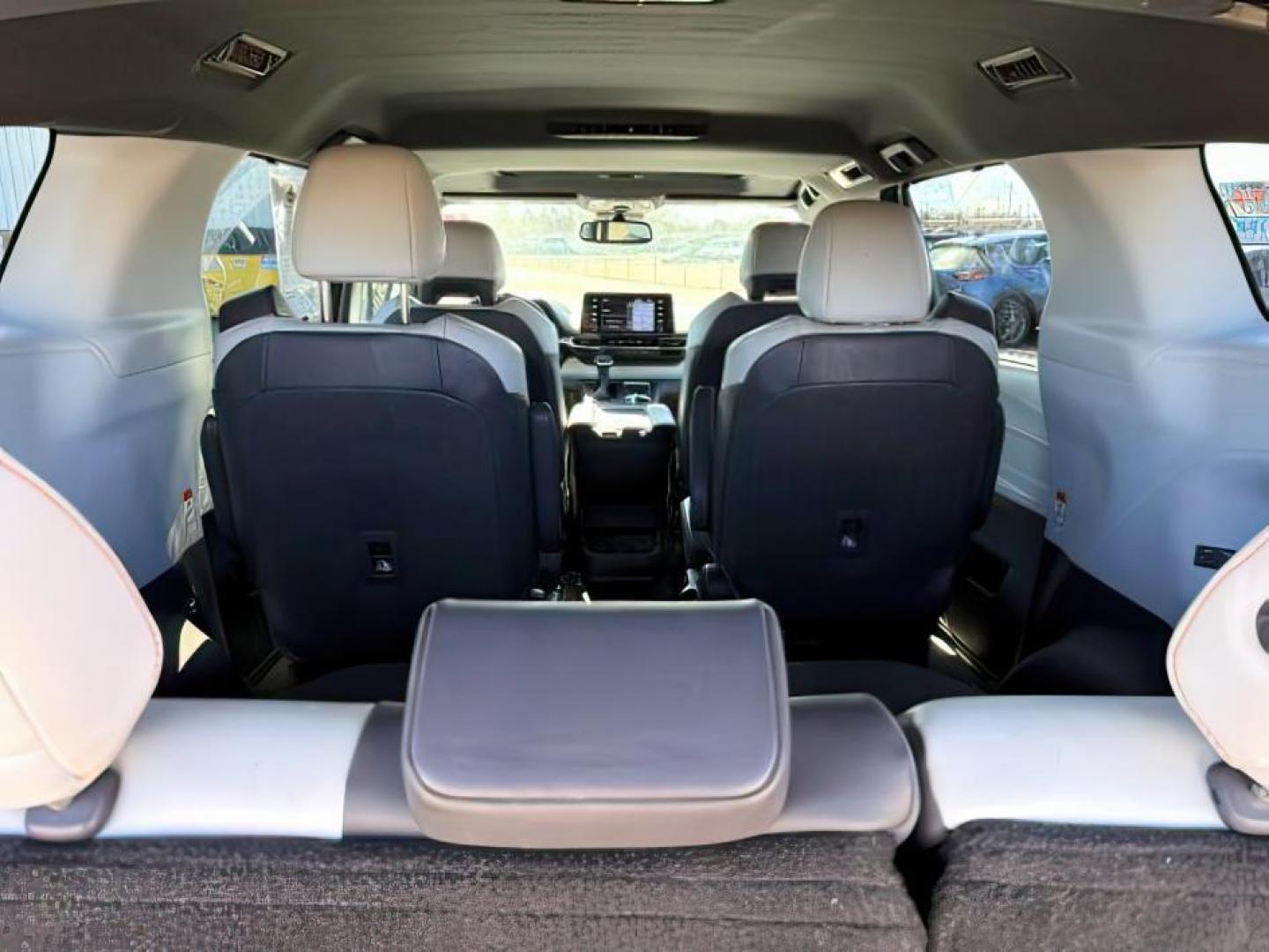 2022 SILVER /Graphite Toyota Sienna (5TDGSKFC3NS) with an Dynamic Force 25L I-4 portdirect injection engine, Automatic transmission, located at 1175 N Woodruff Ave, Idaho Falls, ID, 83401, 43.506901, -111.999657 - At Timberline Auto, finding a great deal on your next vehicle is always easy! Our experienced sales staff's goal is to help find you the right vehicle at the right price! Our knowledgeable finance department has options for almost any credit score. We offer extended service contract options to prote - Photo#8