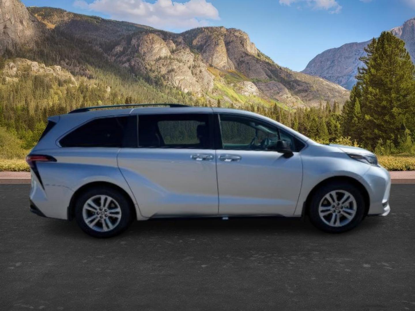 2022 SILVER /Graphite Toyota Sienna (5TDGSKFC3NS) with an Dynamic Force 25L I-4 portdirect injection engine, Automatic transmission, located at 1175 N Woodruff Ave, Idaho Falls, ID, 83401, 43.506901, -111.999657 - At Timberline Auto, finding a great deal on your next vehicle is always easy! Our experienced sales staff's goal is to help find you the right vehicle at the right price! Our knowledgeable finance department has options for almost any credit score. We offer extended service contract options to prote - Photo#10