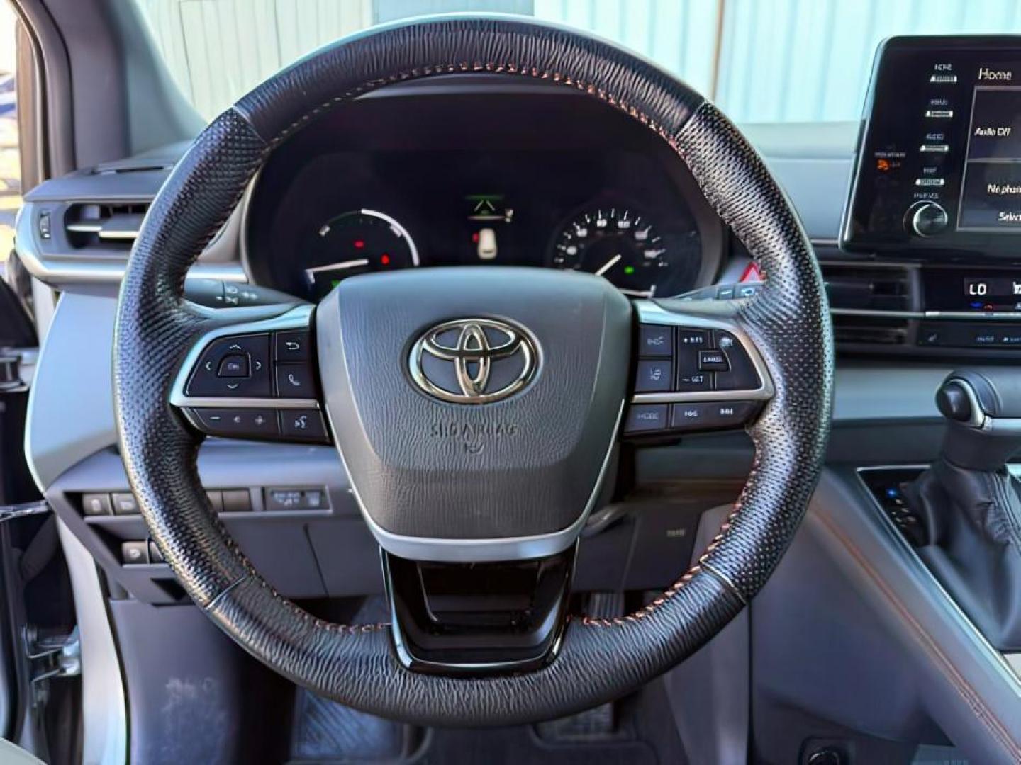 2022 SILVER /Graphite Toyota Sienna (5TDGSKFC3NS) with an Dynamic Force 25L I-4 portdirect injection engine, Automatic transmission, located at 1175 N Woodruff Ave, Idaho Falls, ID, 83401, 43.506901, -111.999657 - At Timberline Auto, finding a great deal on your next vehicle is always easy! Our experienced sales staff's goal is to help find you the right vehicle at the right price! Our knowledgeable finance department has options for almost any credit score. We offer extended service contract options to prote - Photo#17