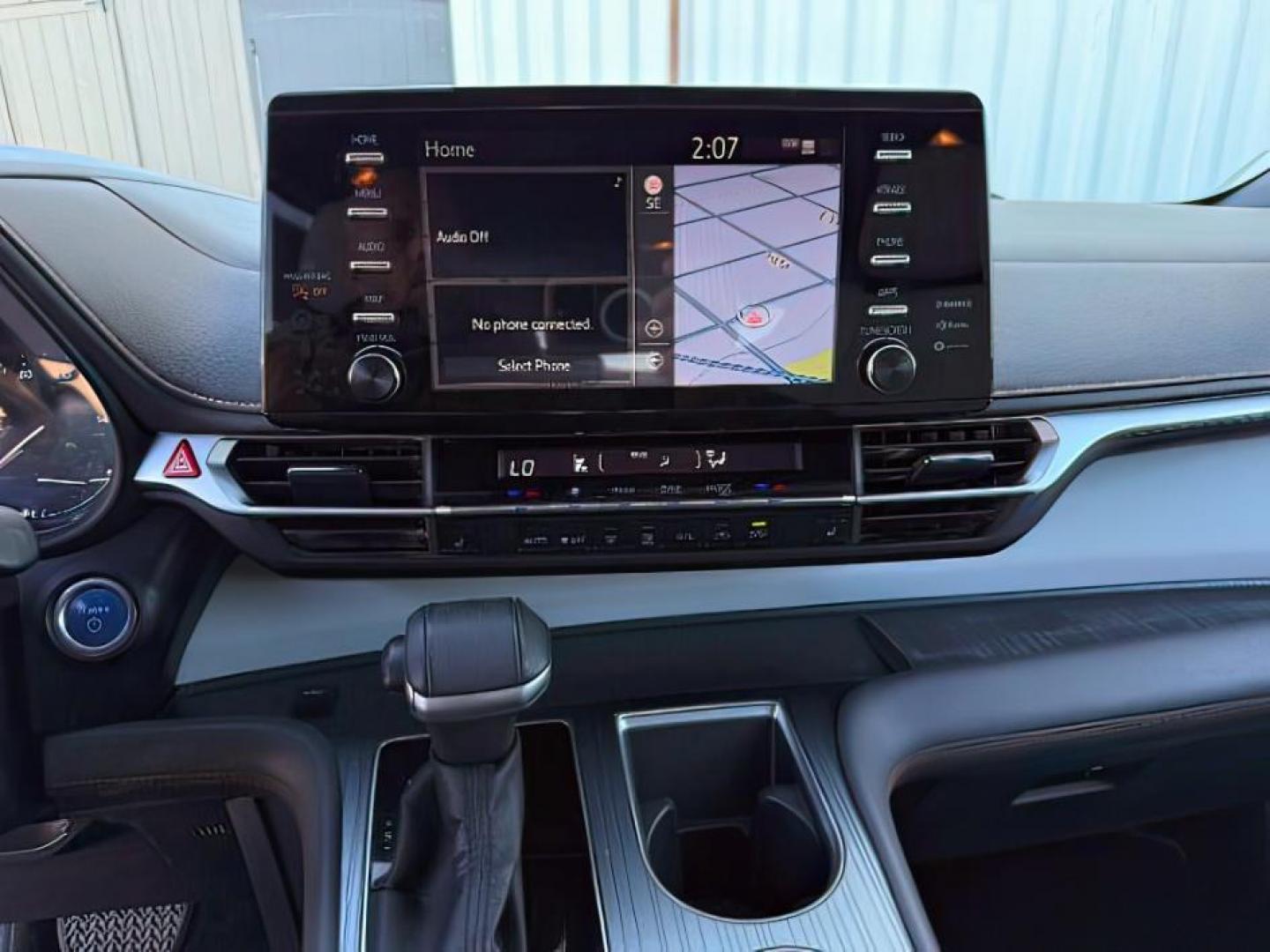 2022 SILVER /Graphite Toyota Sienna (5TDGSKFC3NS) with an Dynamic Force 25L I-4 portdirect injection engine, Automatic transmission, located at 1175 N Woodruff Ave, Idaho Falls, ID, 83401, 43.506901, -111.999657 - At Timberline Auto, finding a great deal on your next vehicle is always easy! Our experienced sales staff's goal is to help find you the right vehicle at the right price! Our knowledgeable finance department has options for almost any credit score. We offer extended service contract options to prote - Photo#18