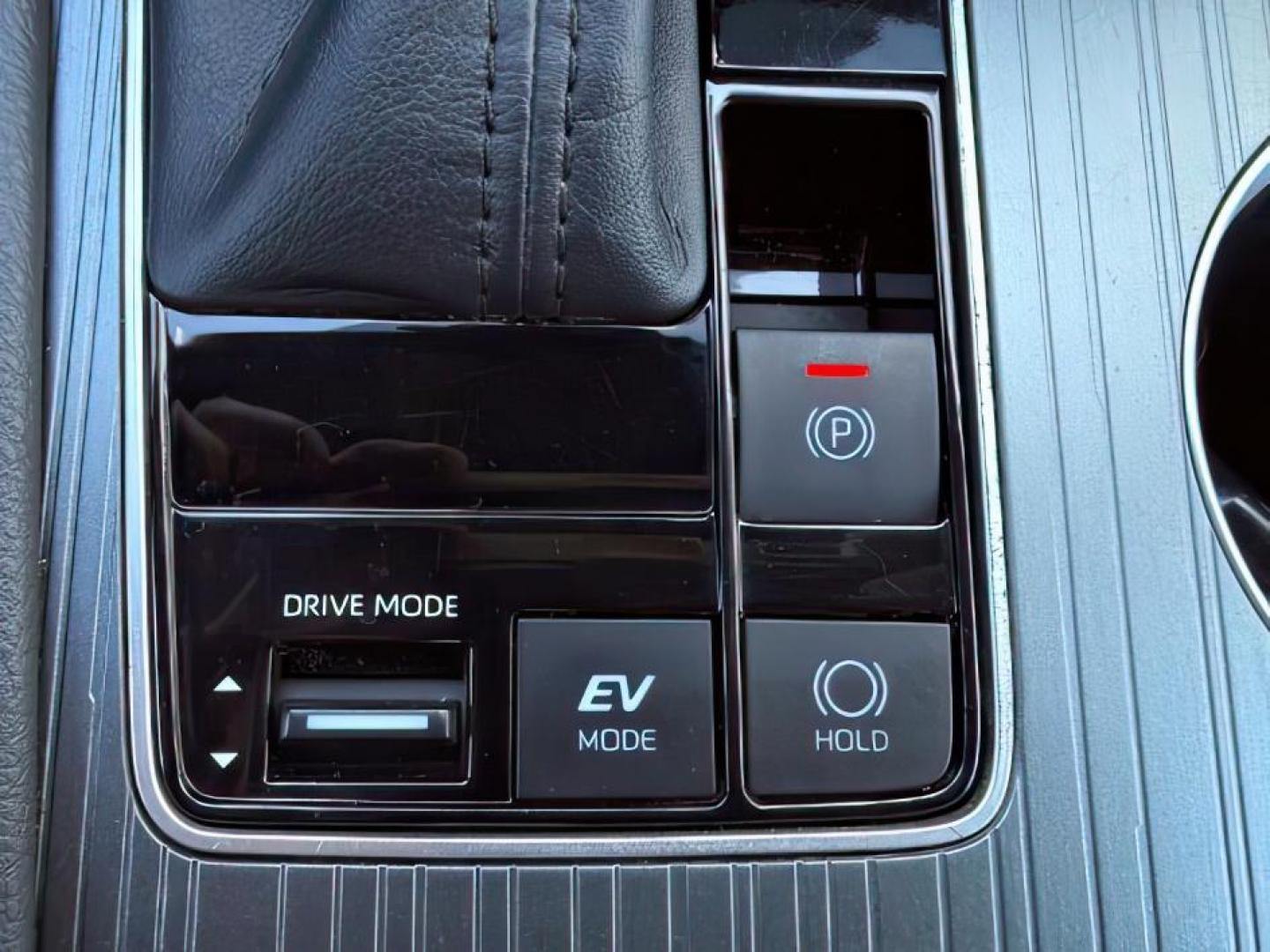 2022 SILVER /Graphite Toyota Sienna (5TDGSKFC3NS) with an Dynamic Force 25L I-4 portdirect injection engine, Automatic transmission, located at 1175 N Woodruff Ave, Idaho Falls, ID, 83401, 43.506901, -111.999657 - At Timberline Auto, finding a great deal on your next vehicle is always easy! Our experienced sales staff's goal is to help find you the right vehicle at the right price! Our knowledgeable finance department has options for almost any credit score. We offer extended service contract options to prote - Photo#20