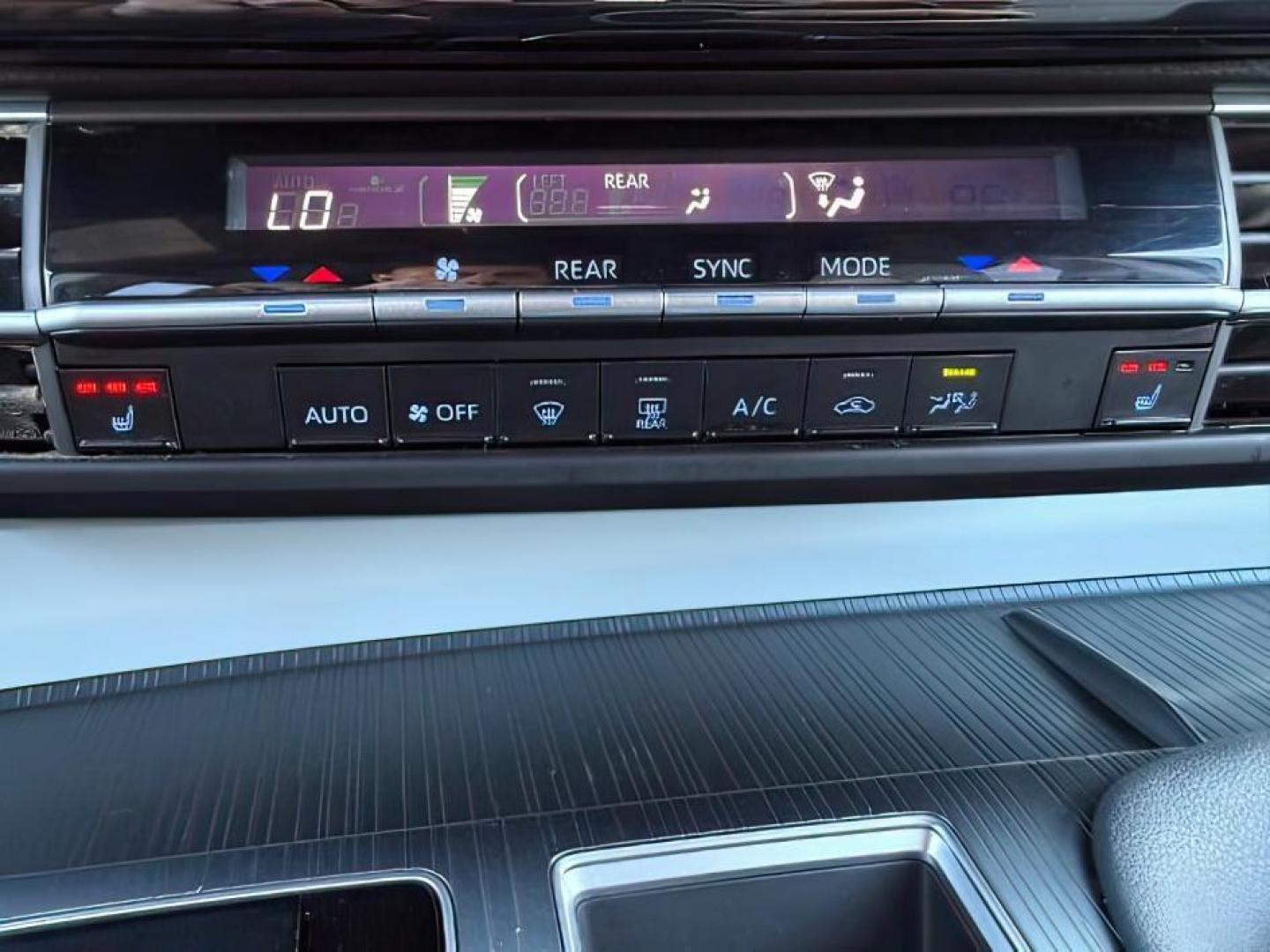 2022 SILVER /Graphite Toyota Sienna (5TDGSKFC3NS) with an Dynamic Force 25L I-4 portdirect injection engine, Automatic transmission, located at 1175 N Woodruff Ave, Idaho Falls, ID, 83401, 43.506901, -111.999657 - At Timberline Auto, finding a great deal on your next vehicle is always easy! Our experienced sales staff's goal is to help find you the right vehicle at the right price! Our knowledgeable finance department has options for almost any credit score. We offer extended service contract options to prote - Photo#21