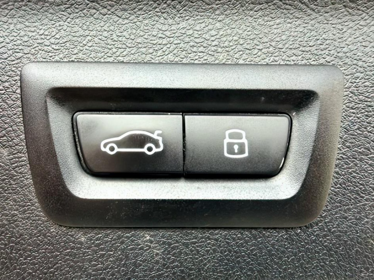 2024 Alpine White /Black BMW X3 (5UX53DP06R9) with an 2L I-4 gasoline direct injection engine, Automatic transmission, located at 1175 N Woodruff Ave, Idaho Falls, ID, 83401, 43.506901, -111.999657 - Photo#6