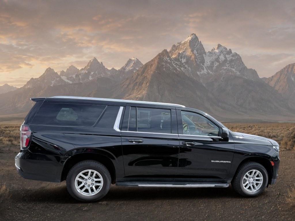 2023 BLACK /Jet Black Chevrolet Suburban LT (1GNSKCKD2PR) with an V8, 5.3L engine, 10-speed automatic transmission, located at 1175 N Woodruff Ave, Idaho Falls, ID, 83401, 43.506901, -111.999657 - <b>Vehicle Details</b><br>Looking for a spacious, capable SUV in Idaho Falls ID? This pre-owned 2023 Chevrolet Suburban 1500 LT 4WD is ready for family trips, towing, and everyday driving. Powered by a V8 5.3L gasoline engine, this Chevrolet Suburban delivers confident performance and the versatilit- Photo#5