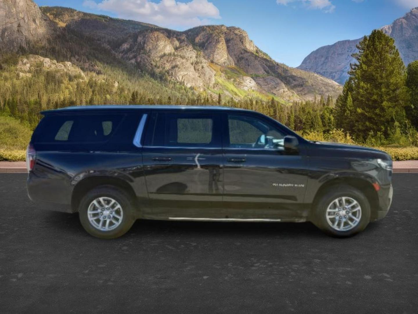 2023 BLACK /Jet Black Chevrolet Suburban (1GNSKCKD2PR) with an EcoTec3 53L V-8 gasoline direct injection engine, Automatic transmission, located at 1175 N Woodruff Ave, Idaho Falls, ID, 83401, 43.506901, -111.999657 - At Timberline Auto, finding a great deal on your next vehicle is always easy! Our experienced sales staff's goal is to help find you the right vehicle at the right price! Our knowledgeable finance department has options for almost any credit score. We offer extended service contract options to prote - Photo#9