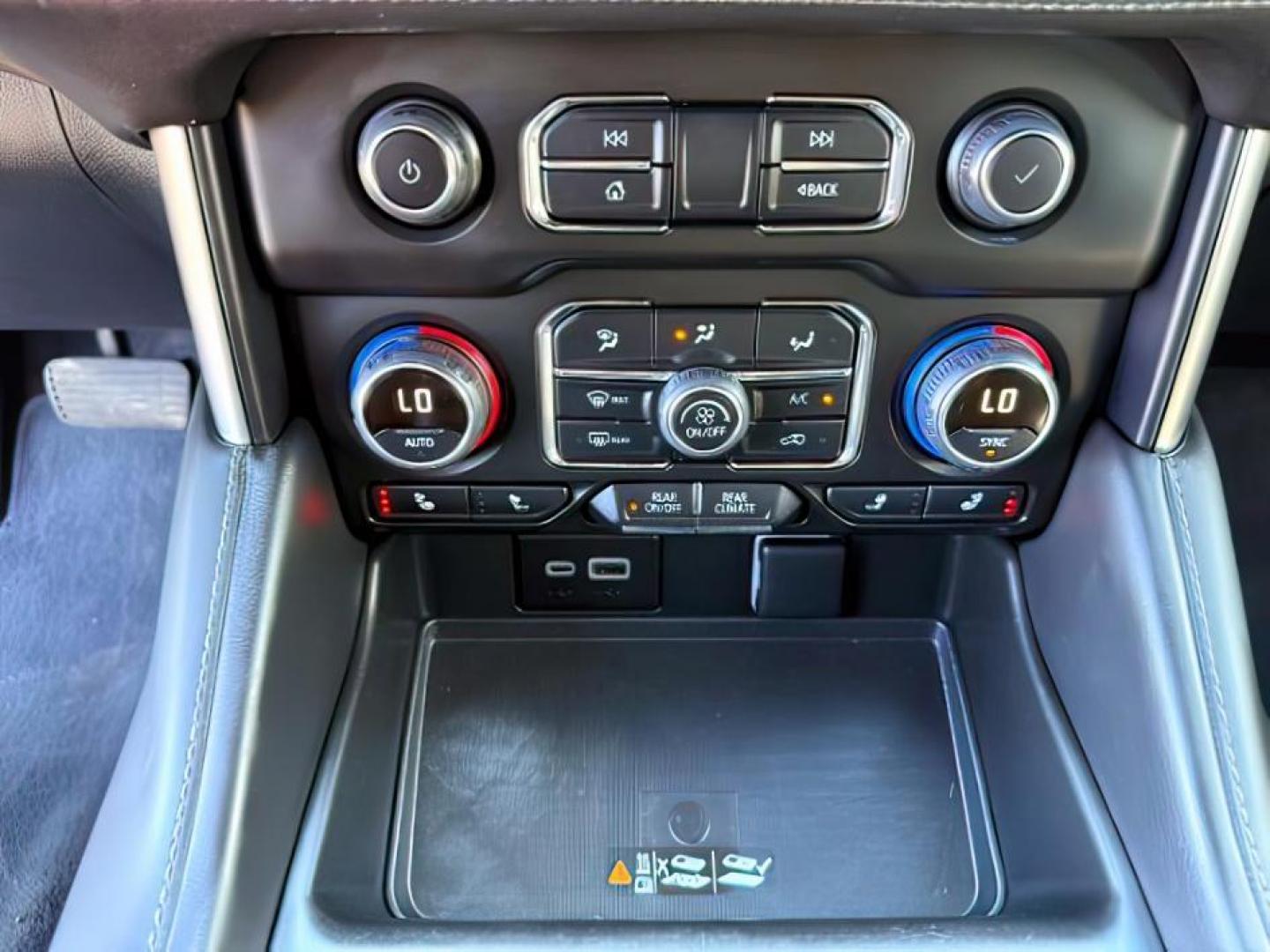 2023 BLACK /Jet Black Chevrolet Suburban (1GNSKCKD2PR) with an EcoTec3 53L V-8 gasoline direct injection engine, Automatic transmission, located at 1175 N Woodruff Ave, Idaho Falls, ID, 83401, 43.506901, -111.999657 - At Timberline Auto, finding a great deal on your next vehicle is always easy! Our experienced sales staff's goal is to help find you the right vehicle at the right price! Our knowledgeable finance department has options for almost any credit score. We offer extended service contract options to prote - Photo#20