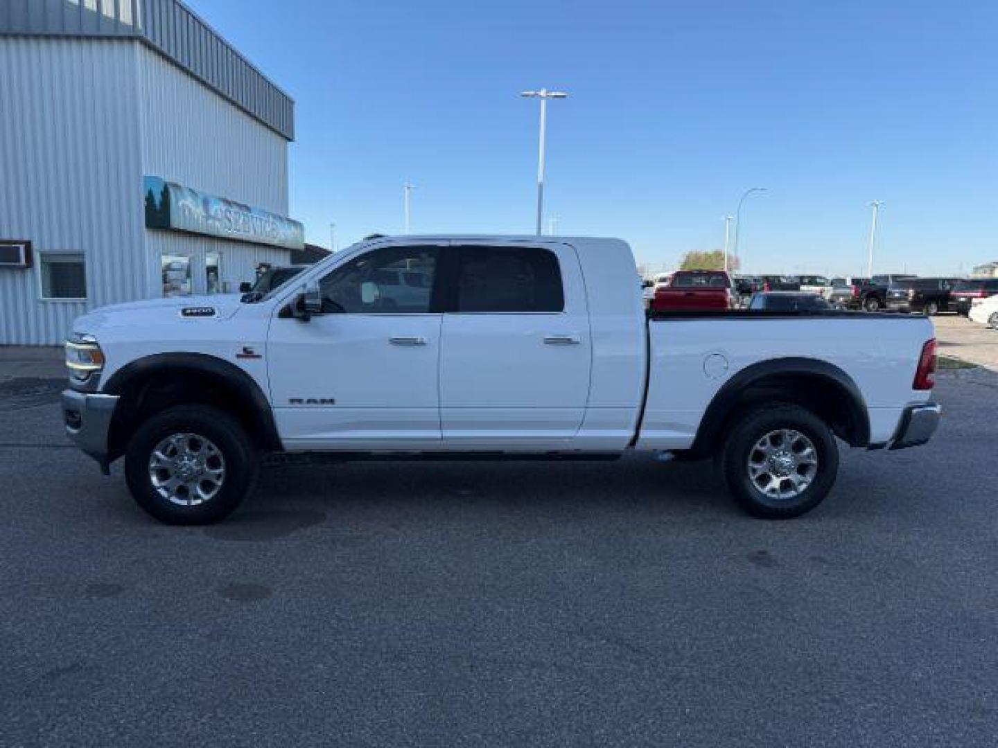2019 WHITE /Black Ram 3500 (3C63R3ML1KG) with an Cummins 67L I-6 diesel direct injection engine, Automatic transmission, located at 1175 N Woodruff Ave, Idaho Falls, ID, 83401, 43.506901, -111.999657 - At Timberline Auto, finding a great deal on your next vehicle is always easy! Our experienced sales staff's goal is to help find you the right vehicle at the right price! Our knowledgeable finance department has options for almost any credit score. We offer extended service contract options to prote - Photo#29