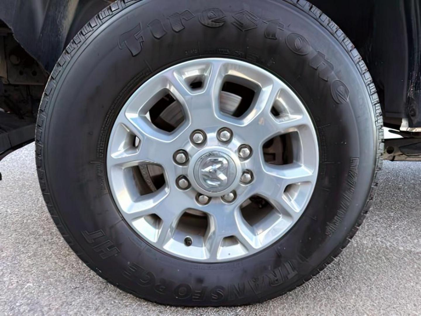 2019 WHITE /Black Ram 3500 (3C63R3ML1KG) with an Cummins 67L I-6 diesel direct injection engine, Automatic transmission, located at 1175 N Woodruff Ave, Idaho Falls, ID, 83401, 43.506901, -111.999657 - At Timberline Auto, finding a great deal on your next vehicle is always easy! Our experienced sales staff's goal is to help find you the right vehicle at the right price! Our knowledgeable finance department has options for almost any credit score. We offer extended service contract options to prote - Photo#11