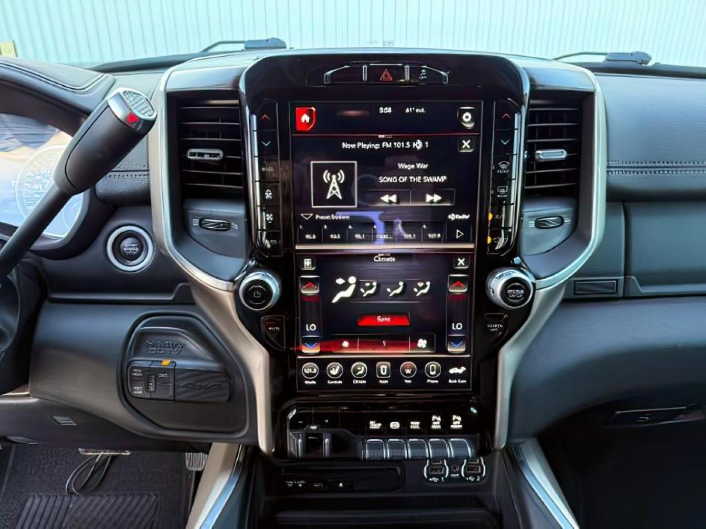 2019 WHITE /Black Ram 3500 (3C63R3ML1KG) with an Cummins 67L I-6 diesel direct injection engine, Automatic transmission, located at 1175 N Woodruff Ave, Idaho Falls, ID, 83401, 43.506901, -111.999657 - At Timberline Auto, finding a great deal on your next vehicle is always easy! Our experienced sales staff's goal is to help find you the right vehicle at the right price! Our knowledgeable finance department has options for almost any credit score. We offer extended service contract options to prote - Photo#16