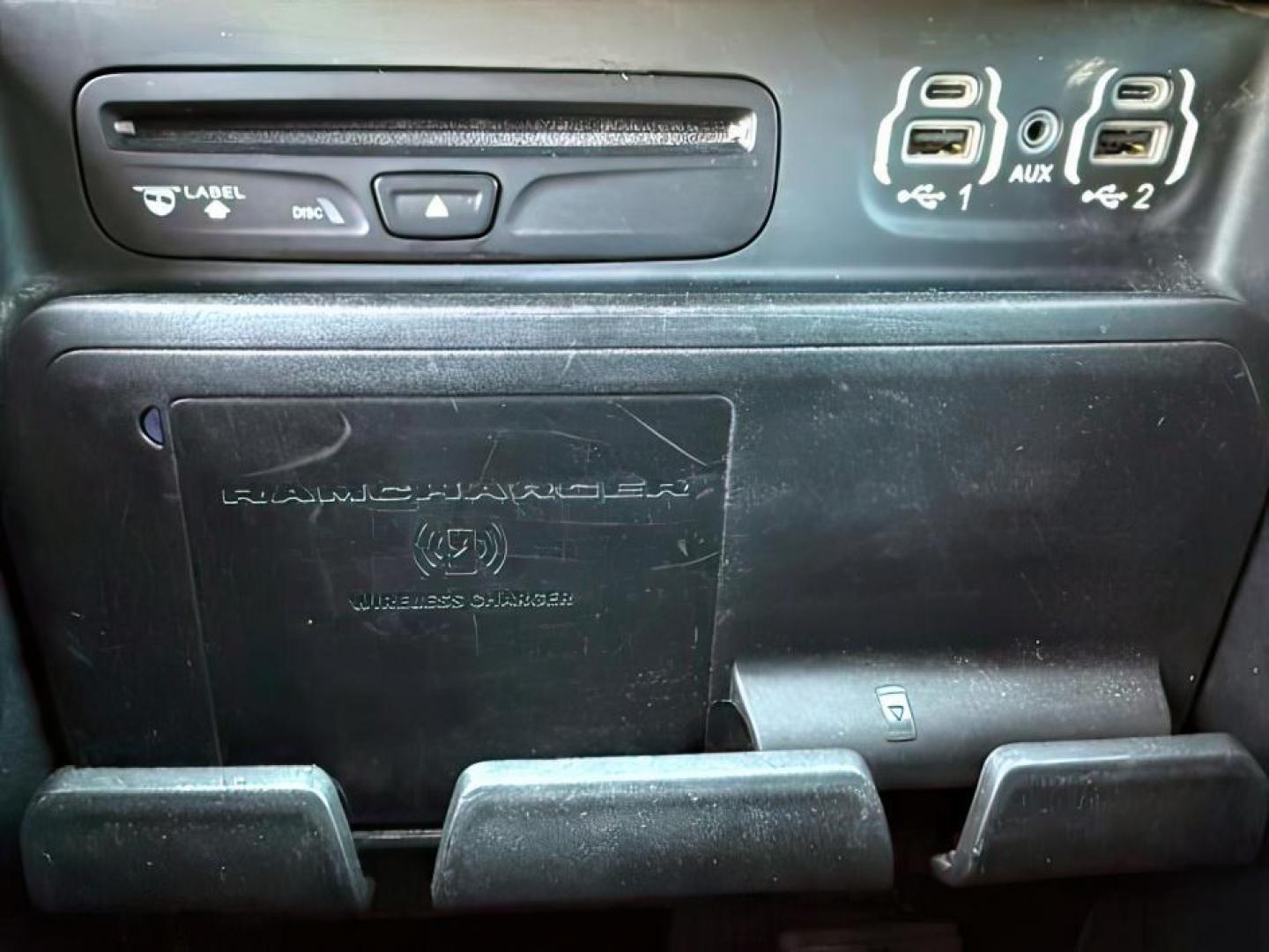 2019 WHITE /Black Ram 3500 (3C63R3ML1KG) with an Cummins 67L I-6 diesel direct injection engine, Automatic transmission, located at 1175 N Woodruff Ave, Idaho Falls, ID, 83401, 43.506901, -111.999657 - At Timberline Auto, finding a great deal on your next vehicle is always easy! Our experienced sales staff's goal is to help find you the right vehicle at the right price! Our knowledgeable finance department has options for almost any credit score. We offer extended service contract options to prote - Photo#19