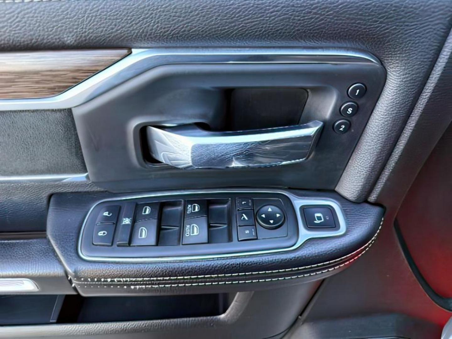 2019 WHITE /Black Ram 3500 (3C63R3ML1KG) with an Cummins 67L I-6 diesel direct injection engine, Automatic transmission, located at 1175 N Woodruff Ave, Idaho Falls, ID, 83401, 43.506901, -111.999657 - At Timberline Auto, finding a great deal on your next vehicle is always easy! Our experienced sales staff's goal is to help find you the right vehicle at the right price! Our knowledgeable finance department has options for almost any credit score. We offer extended service contract options to prote - Photo#23