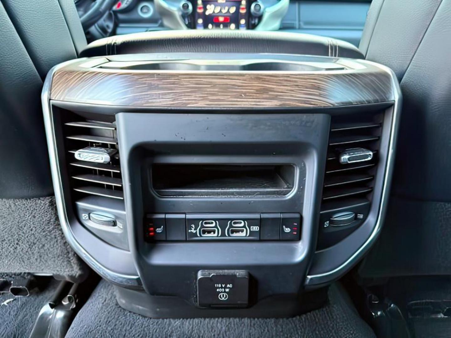 2019 WHITE /Black Ram 3500 (3C63R3ML1KG) with an Cummins 67L I-6 diesel direct injection engine, Automatic transmission, located at 1175 N Woodruff Ave, Idaho Falls, ID, 83401, 43.506901, -111.999657 - At Timberline Auto, finding a great deal on your next vehicle is always easy! Our experienced sales staff's goal is to help find you the right vehicle at the right price! Our knowledgeable finance department has options for almost any credit score. We offer extended service contract options to prote - Photo#25