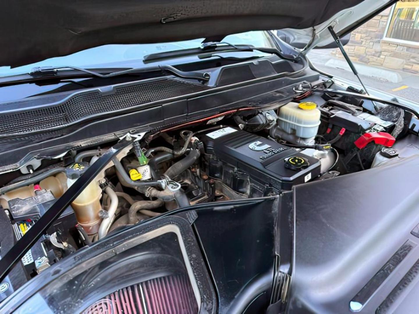 2019 WHITE /Black Ram 3500 (3C63R3ML1KG) with an Cummins 67L I-6 diesel direct injection engine, Automatic transmission, located at 1175 N Woodruff Ave, Idaho Falls, ID, 83401, 43.506901, -111.999657 - At Timberline Auto, finding a great deal on your next vehicle is always easy! Our experienced sales staff's goal is to help find you the right vehicle at the right price! Our knowledgeable finance department has options for almost any credit score. We offer extended service contract options to prote - Photo#27