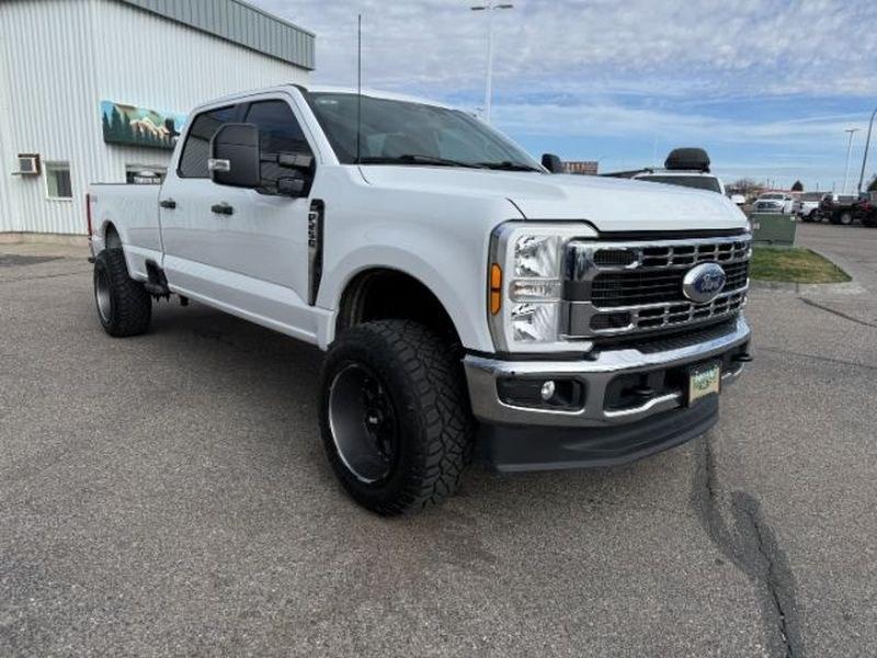 2024 Oxford White /Medium Dark Slate Ford F-250 XLT (1FT7W2BN8RE) with an V8, 7.3L engine, 10-speed automatic transmission, located at 1175 N Woodruff Ave, Idaho Falls, ID, 83401, 43.506901, -111.999657 - <b>Vehicle Details</b><br>Take command of demanding jobs and everyday driving with this pre-owned 2024 Ford F-250 Super Duty XLT, now available in Idaho Falls, ID. With 43,635 miles, this rugged heavy-duty pickup delivers the strength, confidence, and capability serious truck buyers expect. Powered- Photo#8