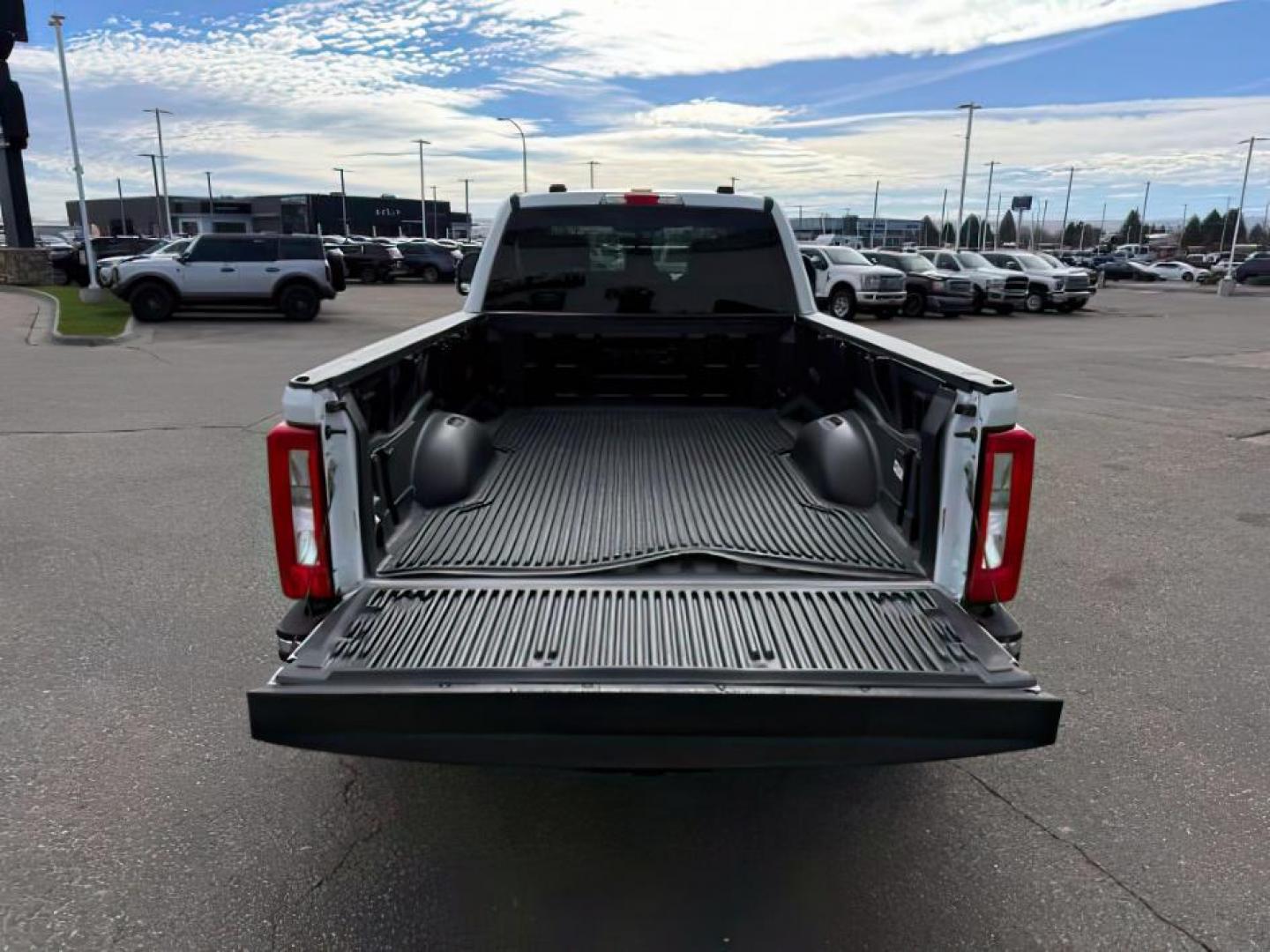 2024 WHITE /Medium Dark Slate Ford F-250 (1FT7W2BN8RE) with an 73L V-8 DEVCT variable valve control engine, Automatic transmission, located at 1175 N Woodruff Ave, Idaho Falls, ID, 83401, 43.506901, -111.999657 - At Timberline Auto, finding a great deal on your next vehicle is always easy! Our experienced sales staff's goal is to help find you the right vehicle at the right price! Our knowledgeable finance department has options for almost any credit score. We offer extended service contract options to prote - Photo#5